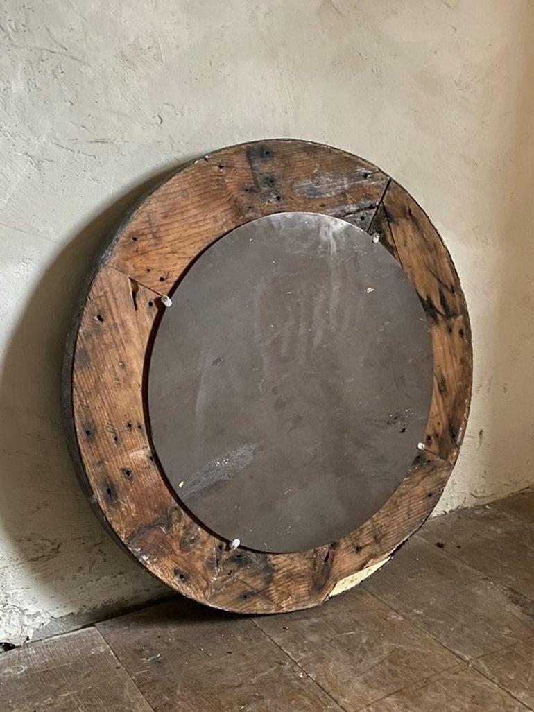 Specchio rotondo con cornice in piombo Antique Mirror in vendita 1