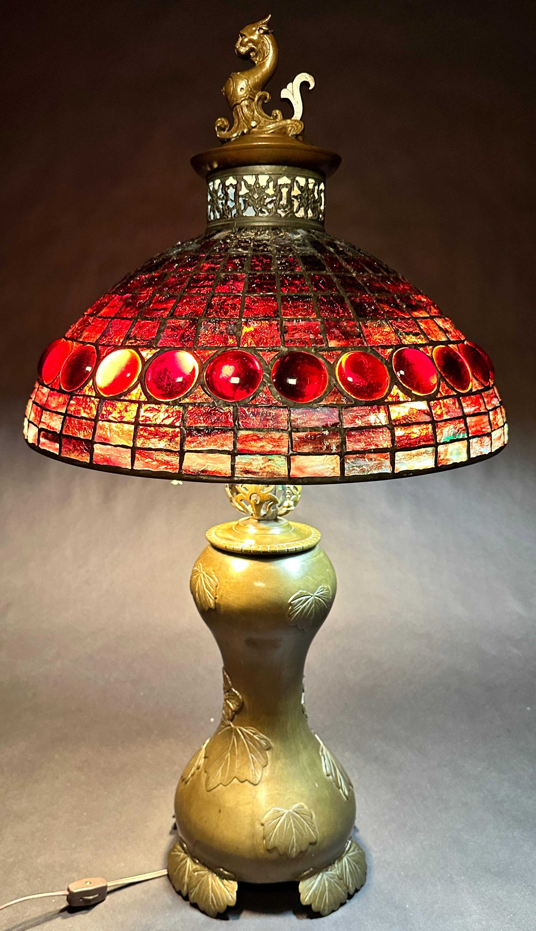 Lampe ancienne en verre plombé et bronze en vente 2