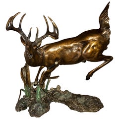 Antique cerf bondissant en bronze signé et numéroté "Dennis Jones"