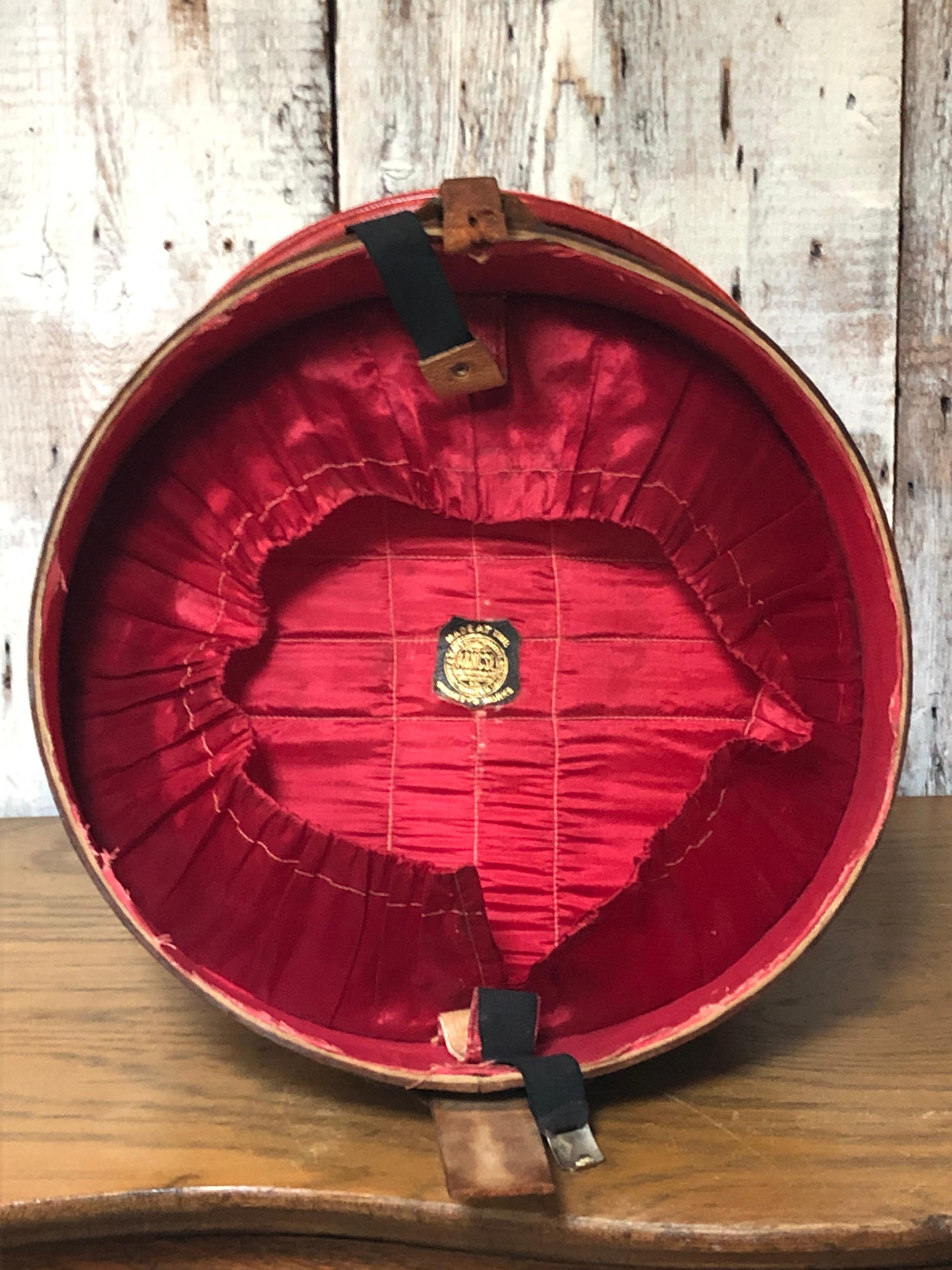 Antique Leather AN & CSL Triple Hat Box with Travel Stamps, Satin Lined, 1880s For Sale 8