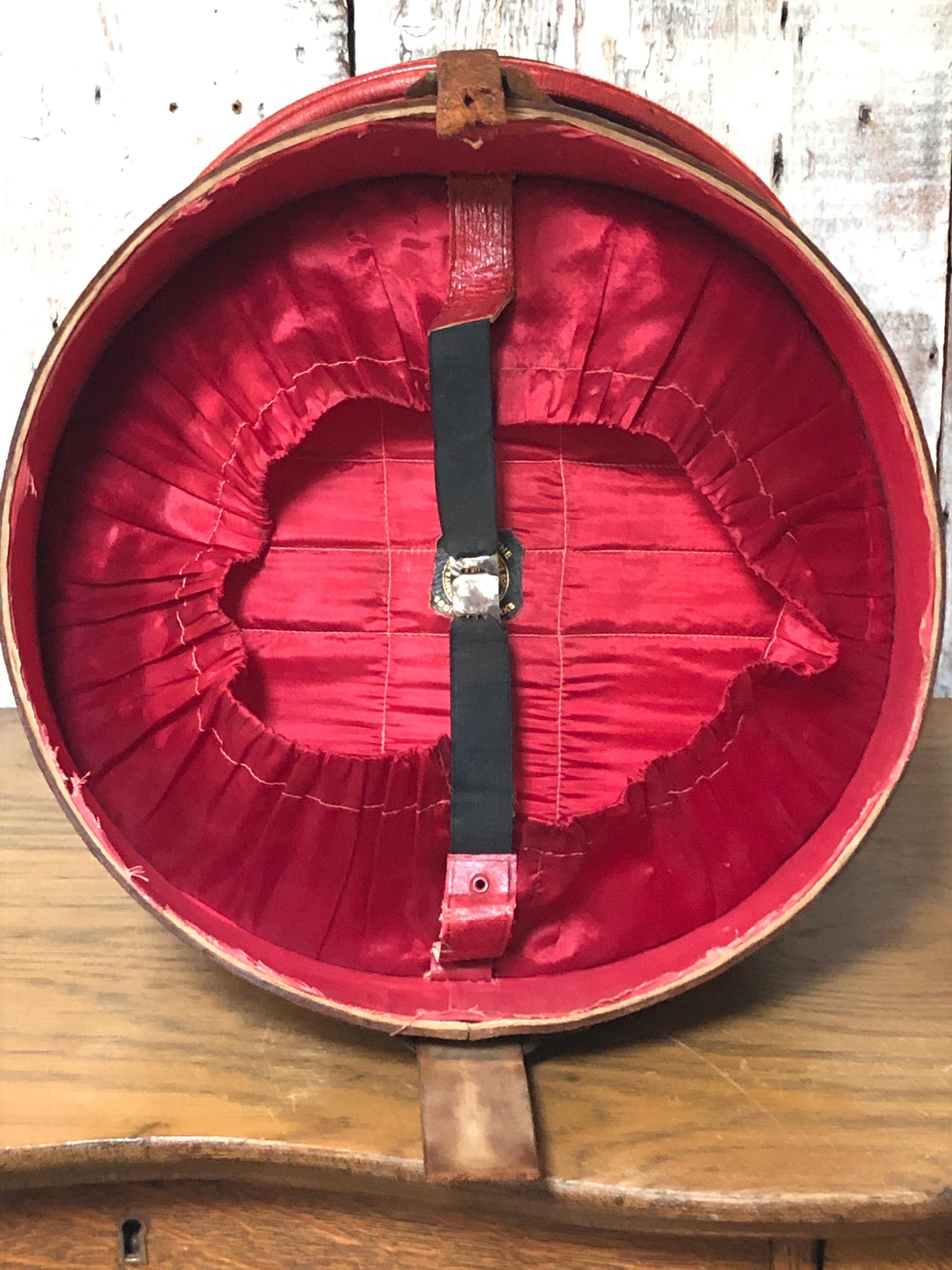 Antique Leather AN & CSL Triple Hat Box with Travel Stamps, Satin Lined, 1880s For Sale 10
