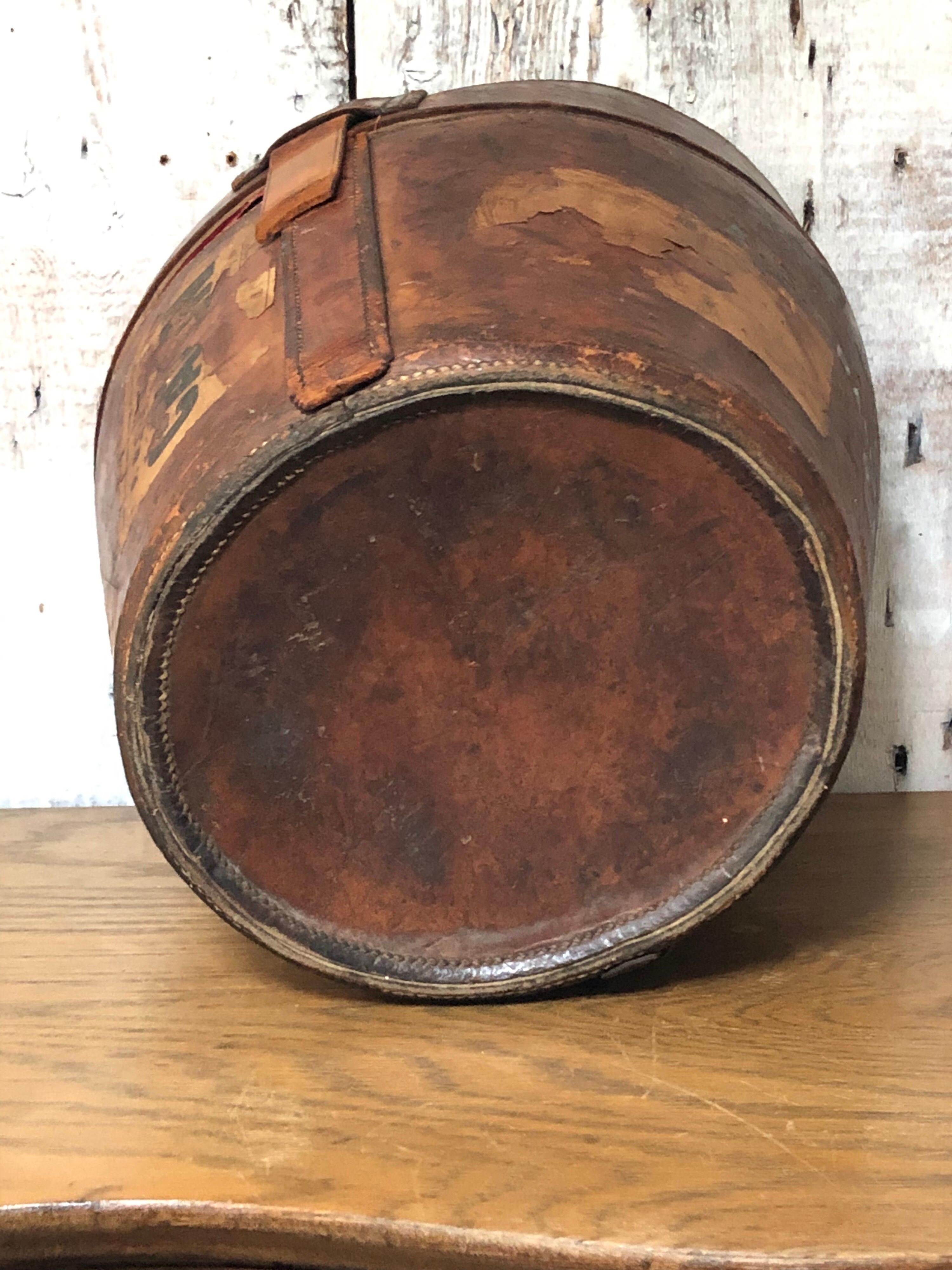 Antique Leather AN & CSL Triple Hat Box with Travel Stamps, Satin Lined, 1880s For Sale 1