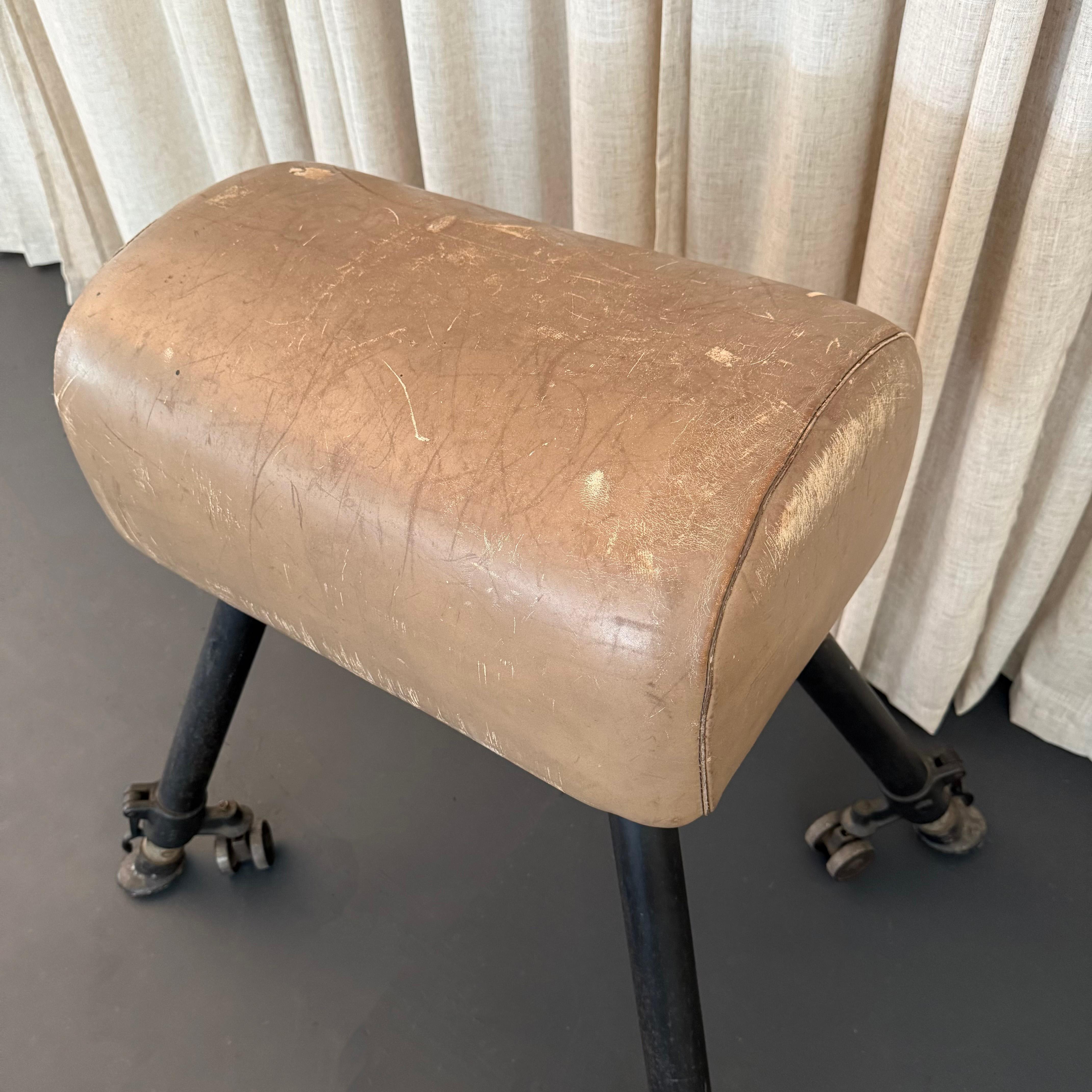 Antike Leder und Gusseisen einstellbar Gymnasium Pommel Pferd (20. Jahrhundert) im Angebot