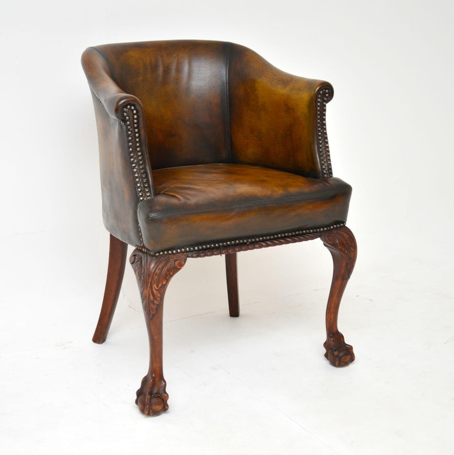A fantastic antique leather armchair in the Chippendale style. This was made in England, it dates from around the 1900-1920 period.

It is of amazing quality, with a very comfortable and good looking design. The leather tub seat sits on cabriole