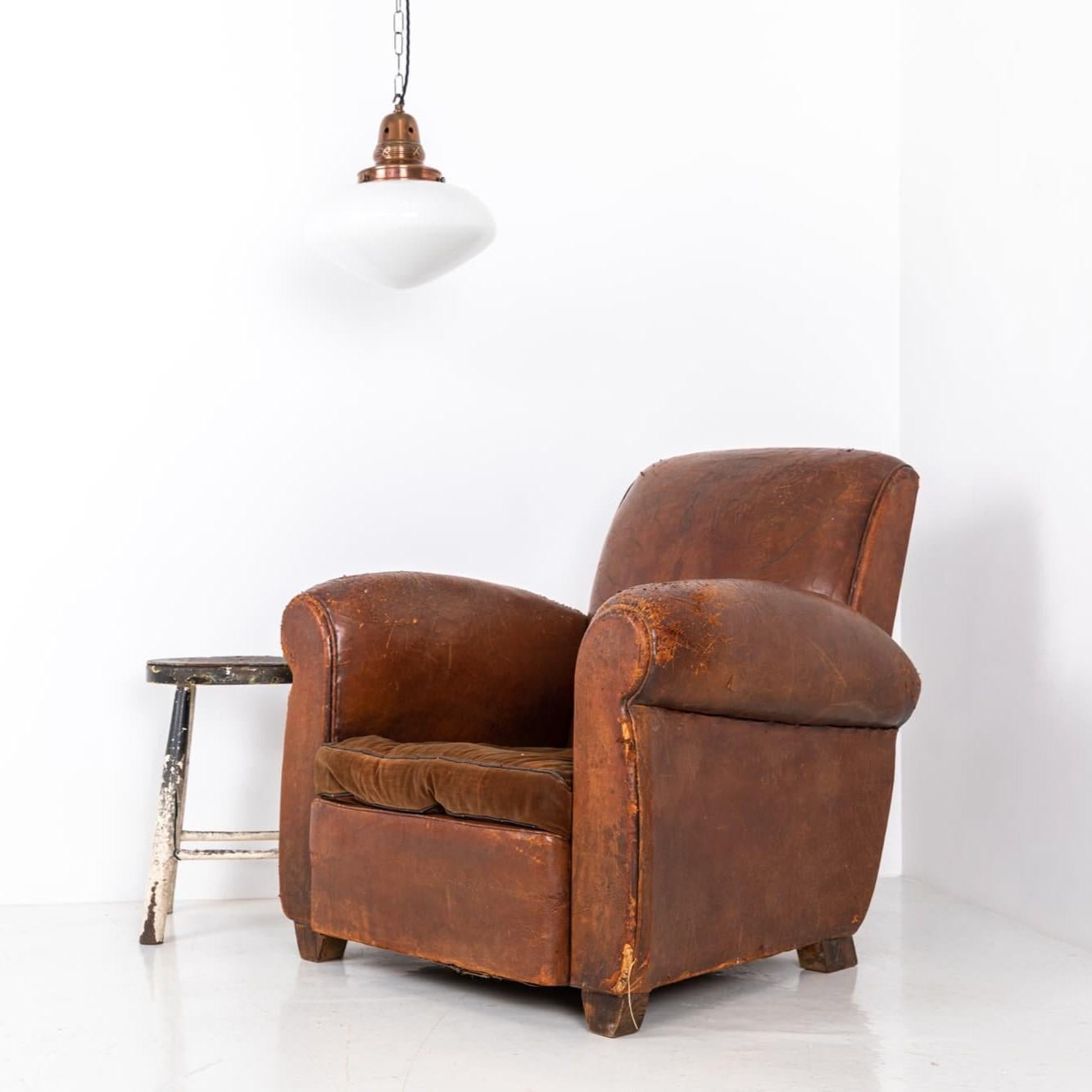 Anglais Antique Leather Art Deco Club Chair Country House Armchair, circa 1930