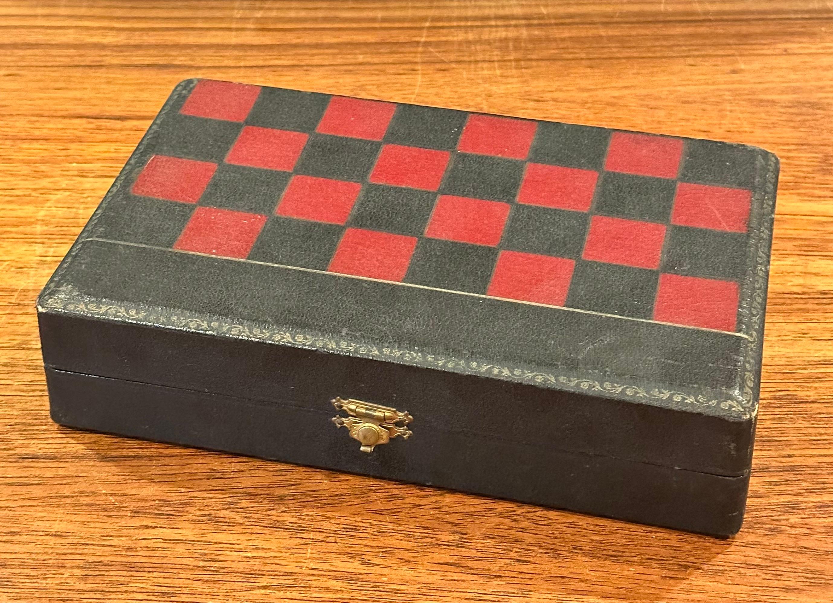 Antiguo Juego de Backgammon / Damas de Viaje de Cuero y Baquelita de Francia en venta 7