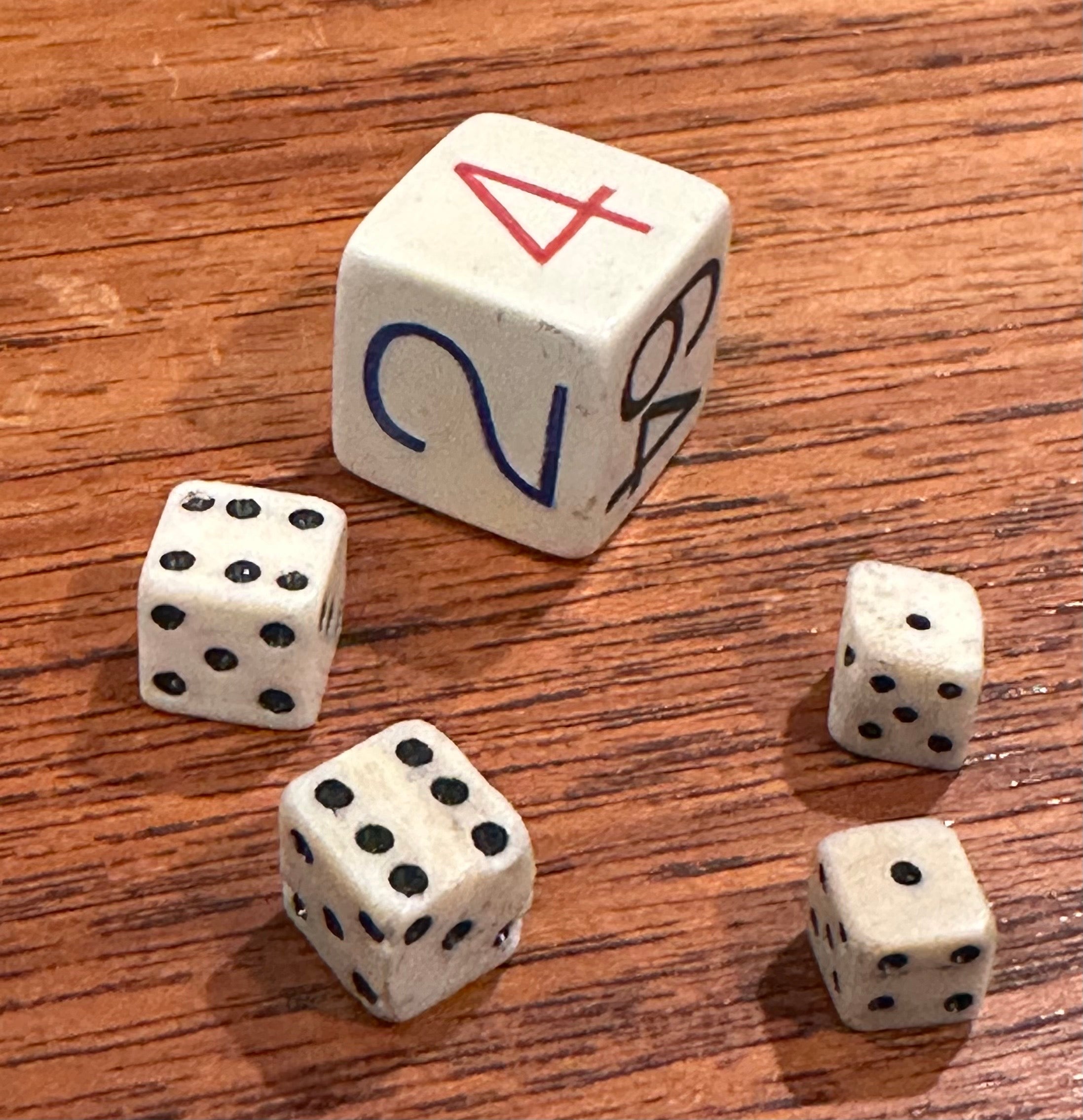 Antiguo Juego de Backgammon / Damas de Viaje de Cuero y Baquelita de Francia en venta 8