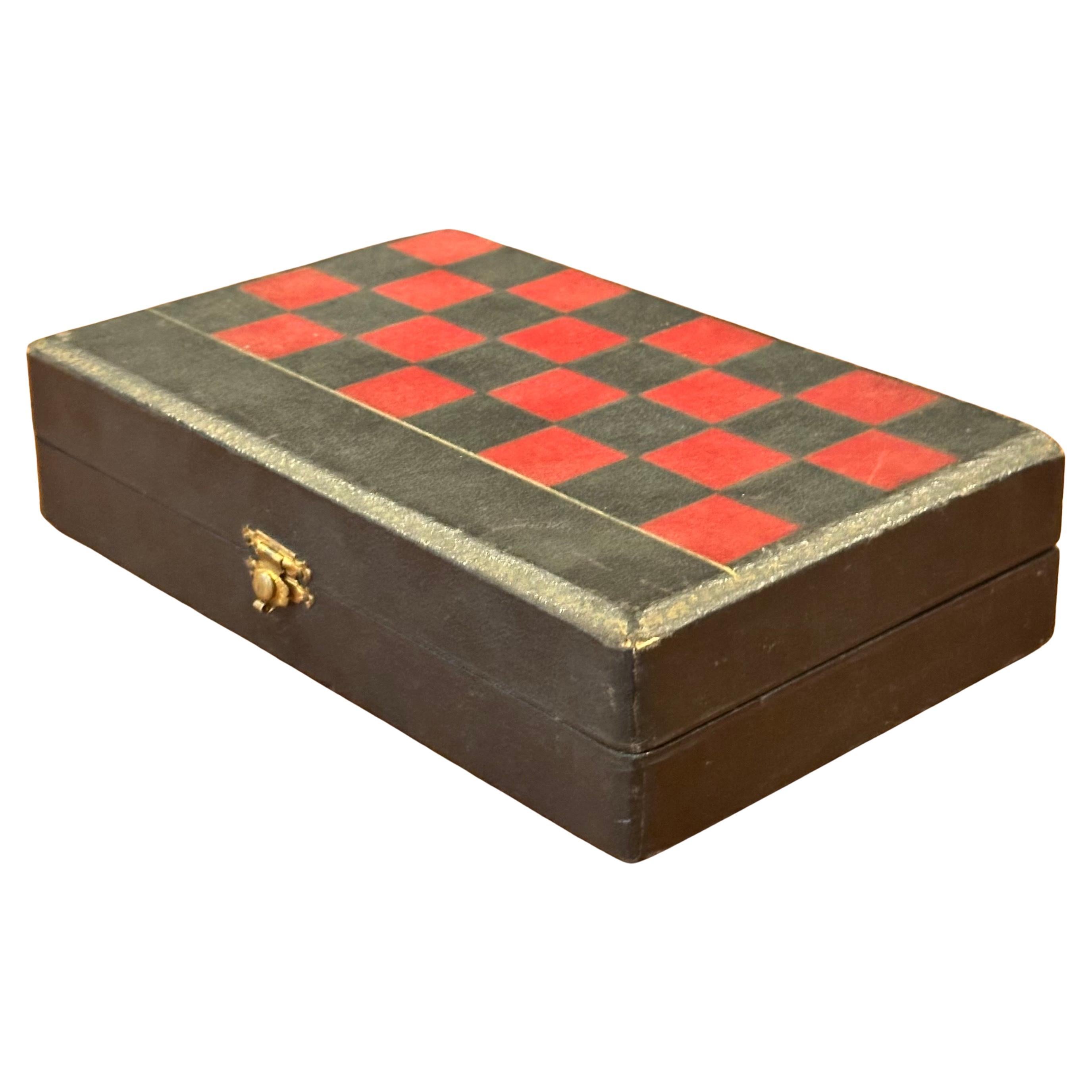 Antiguo Juego de Backgammon / Damas de Viaje de Cuero y Baquelita de Francia siglo XX en venta