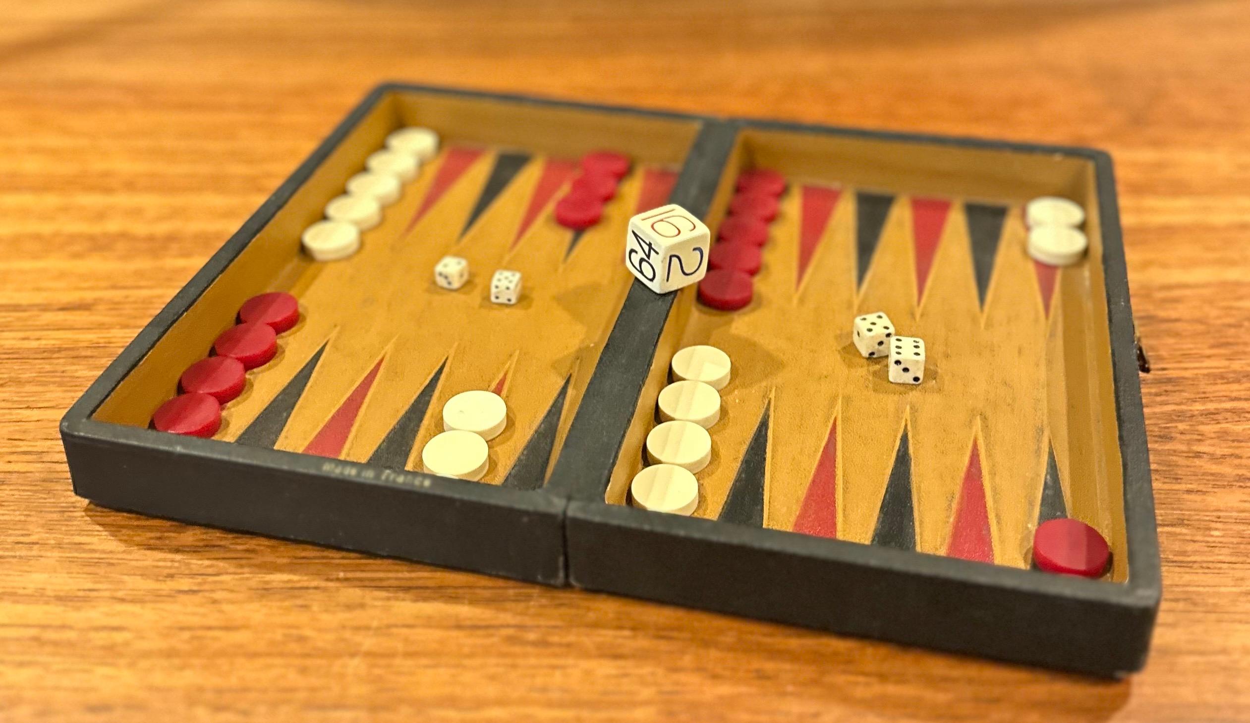 Antiguo Juego de Backgammon / Damas de Viaje de Cuero y Baquelita de Francia en venta 1