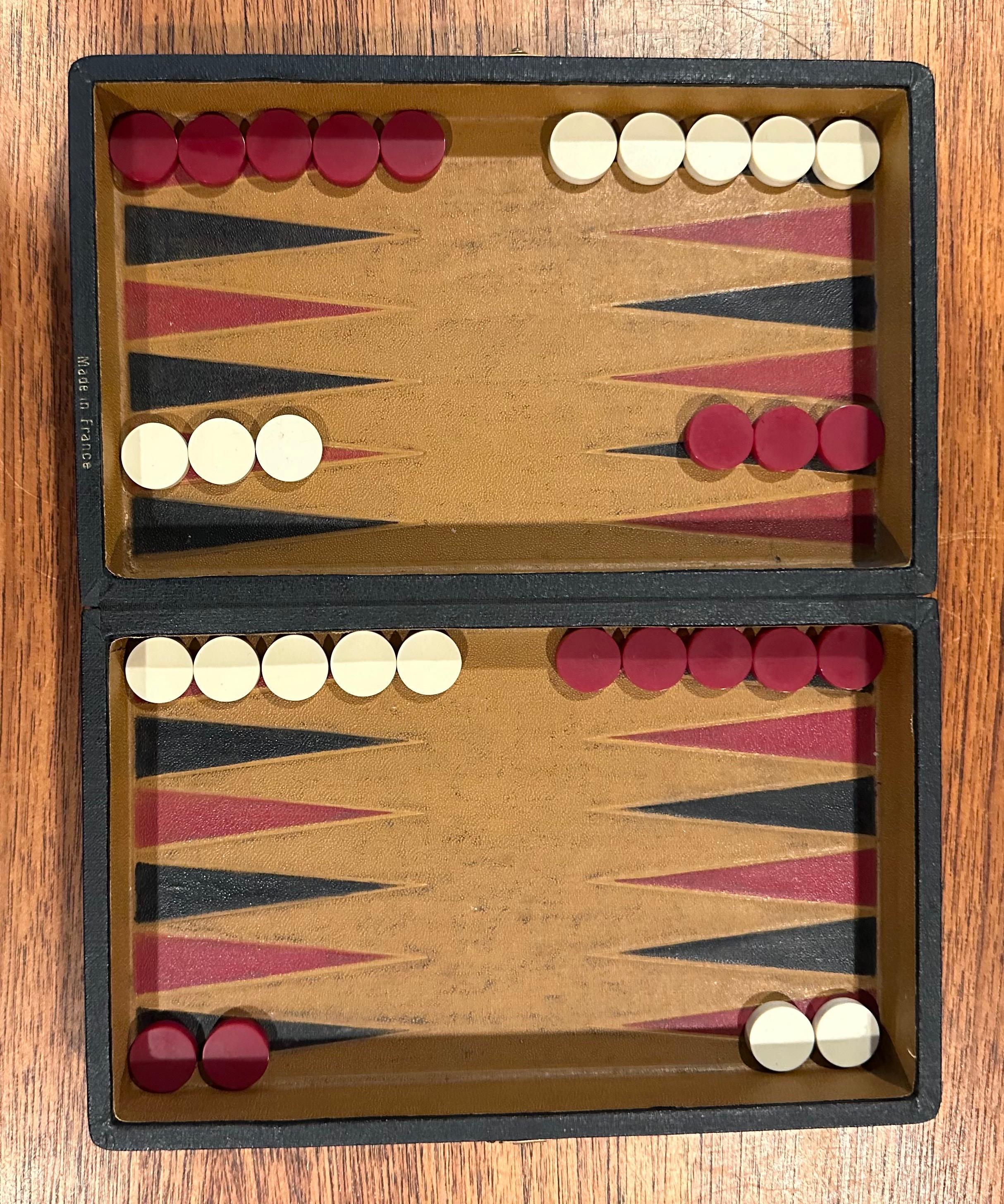 Antiguo Juego de Backgammon / Damas de Viaje de Cuero y Baquelita de Francia en venta 3