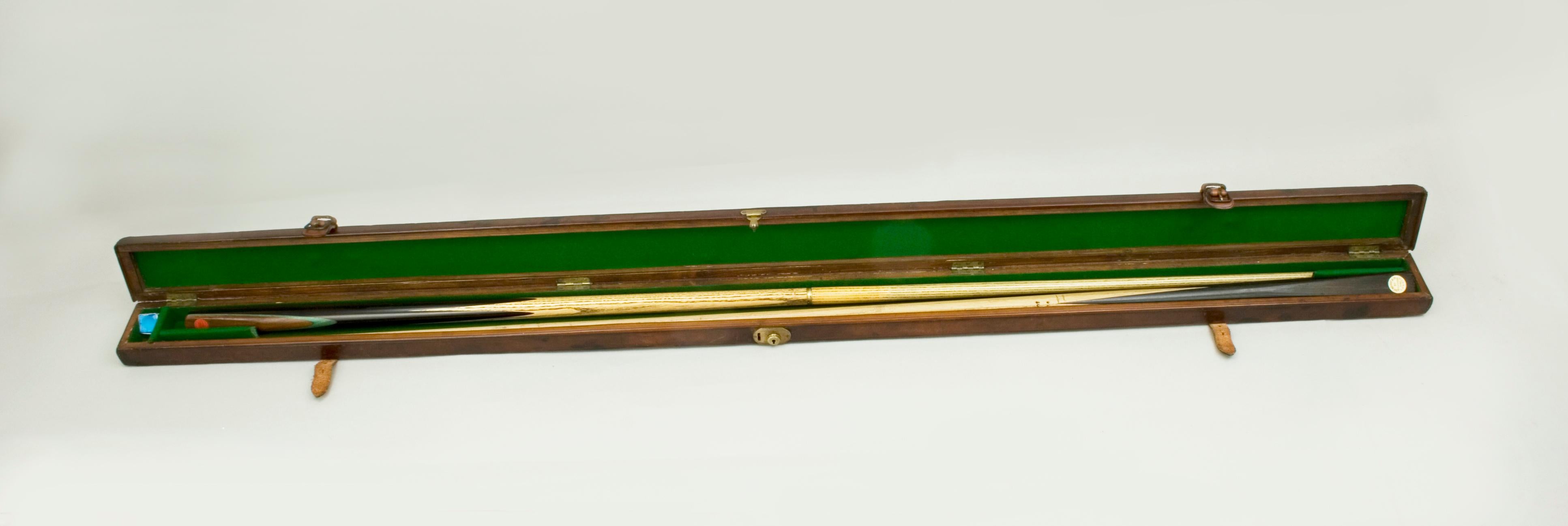 Antique Leather Billiard, Snooker Cue Case with Brass Fittings In Good Condition In Oxfordshire, GB