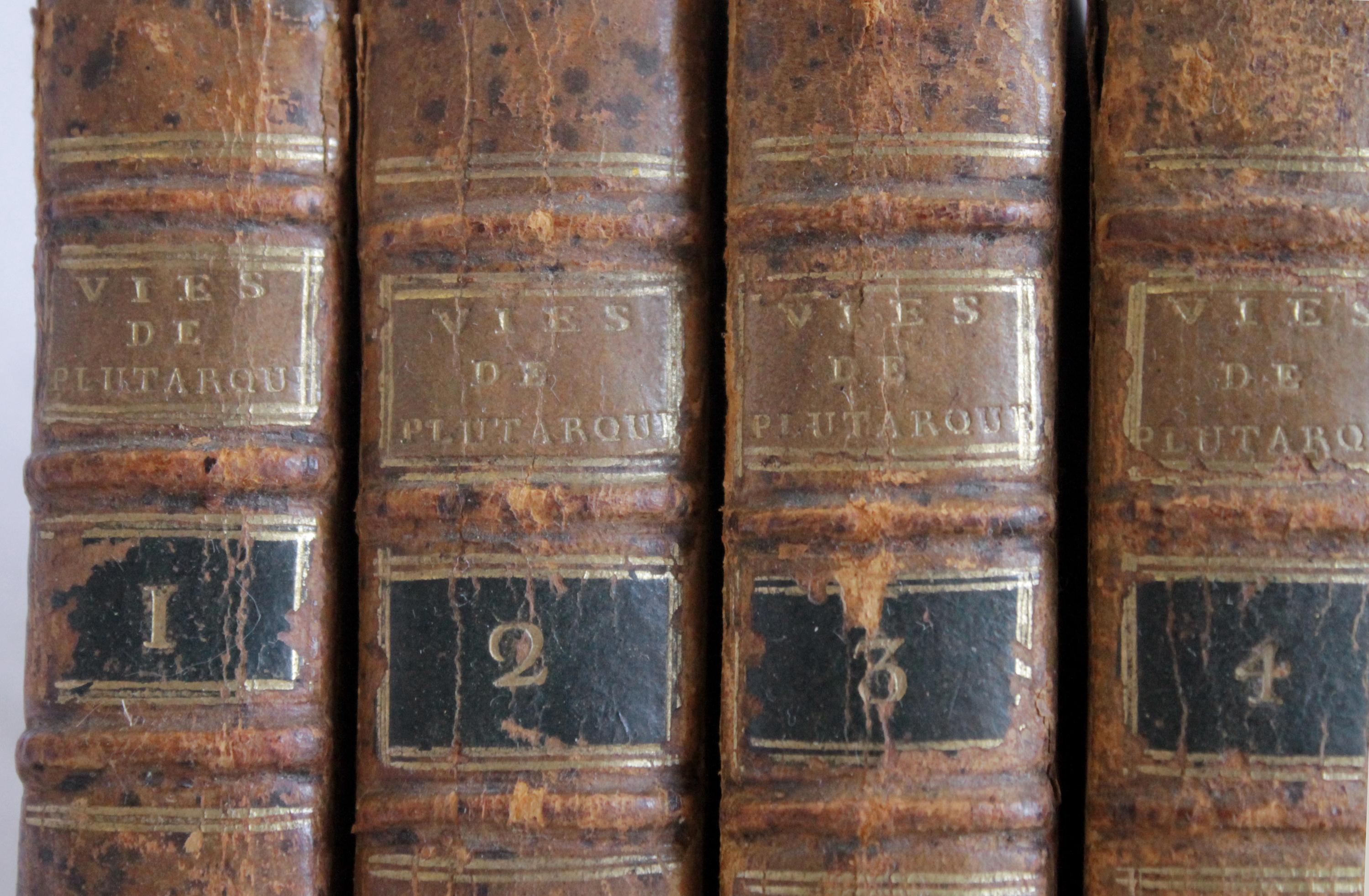 Les vies des Homme illustres de Plutarque / The lives of Illustrious Men of Plutarch - year 1778- Leather binding volumes 1-12. Rare volumes in fair condition, the corners have wear. These are a beautiful set to add to your collection.

Measures: