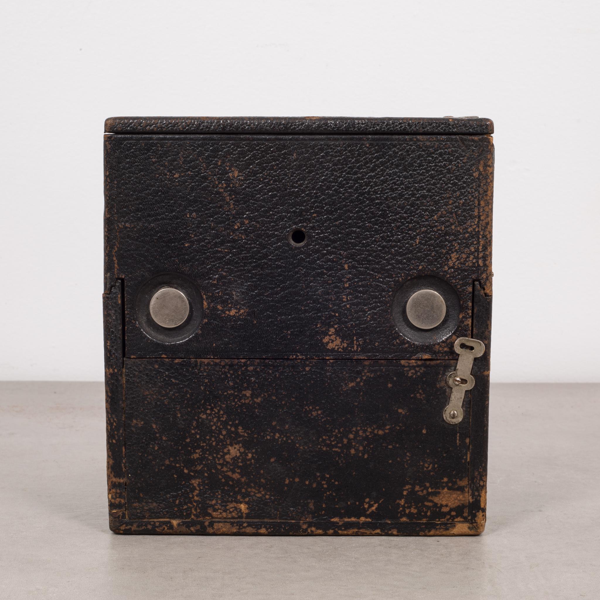 Antique Leather Box Camera, circa 1890-1916 In Good Condition In San Francisco, CA