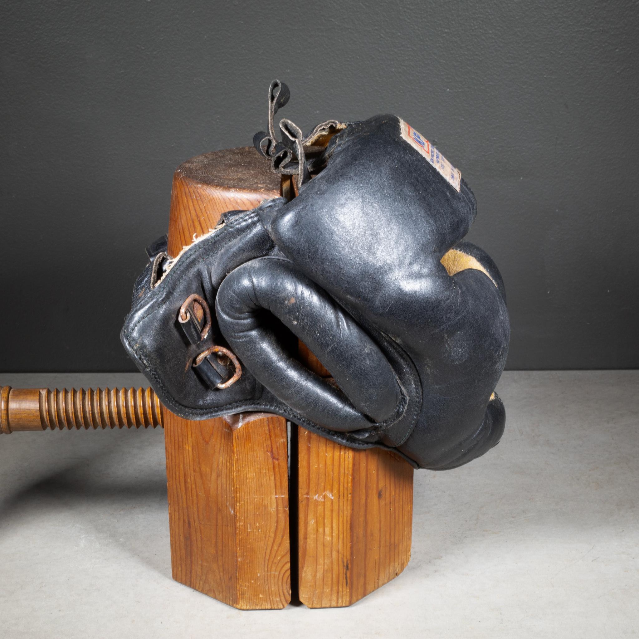 Américain Masque de boxe en cuir ancien C.I.C. en vente