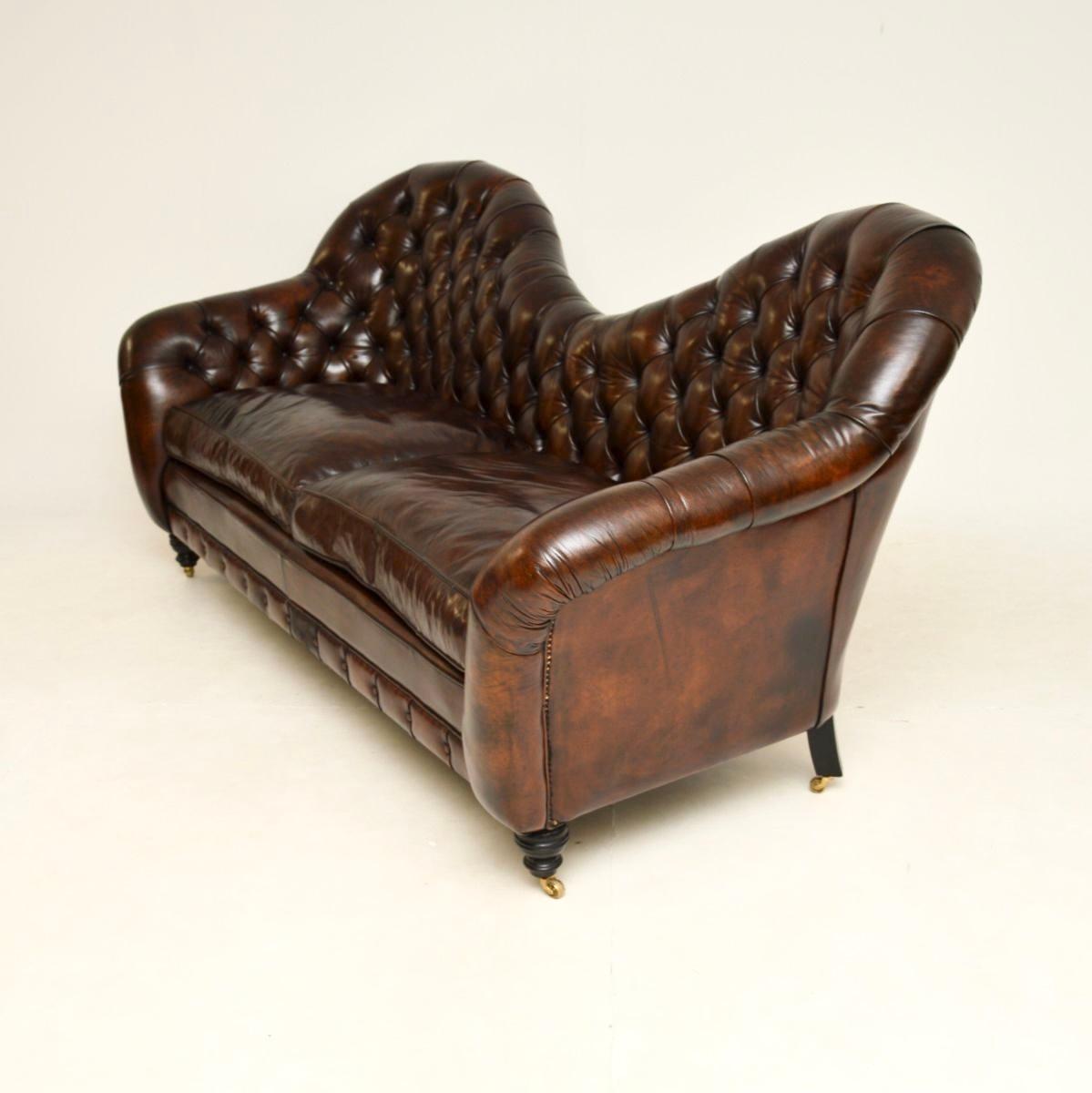 Canapé ancien de style Chesterfield en cuir Bon état - En vente à London, GB