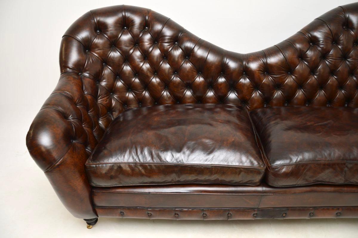 Canapé ancien de style Chesterfield en cuir en vente 1