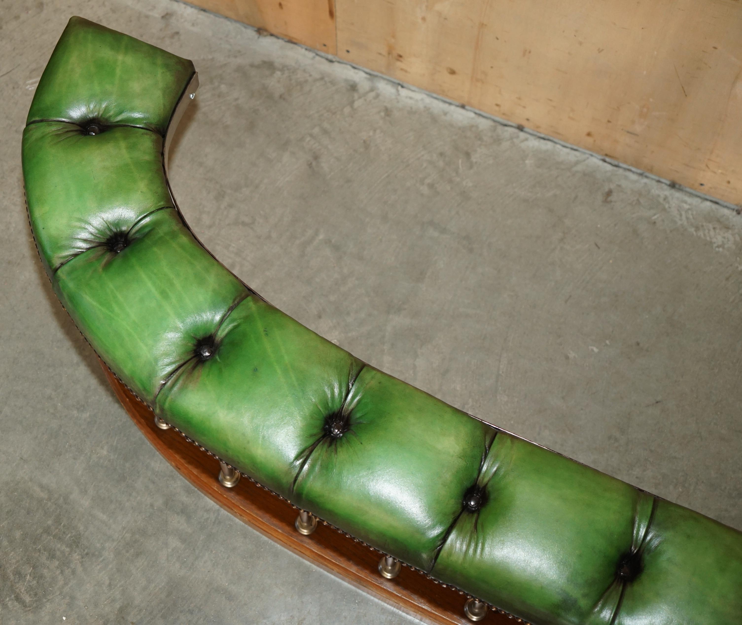 Européen ANTiQUE FIREPLACE CLUB FENDER CHESTERFIELD VICTORIAN RESTORED DEMI LUNE FIREPLACE en vente