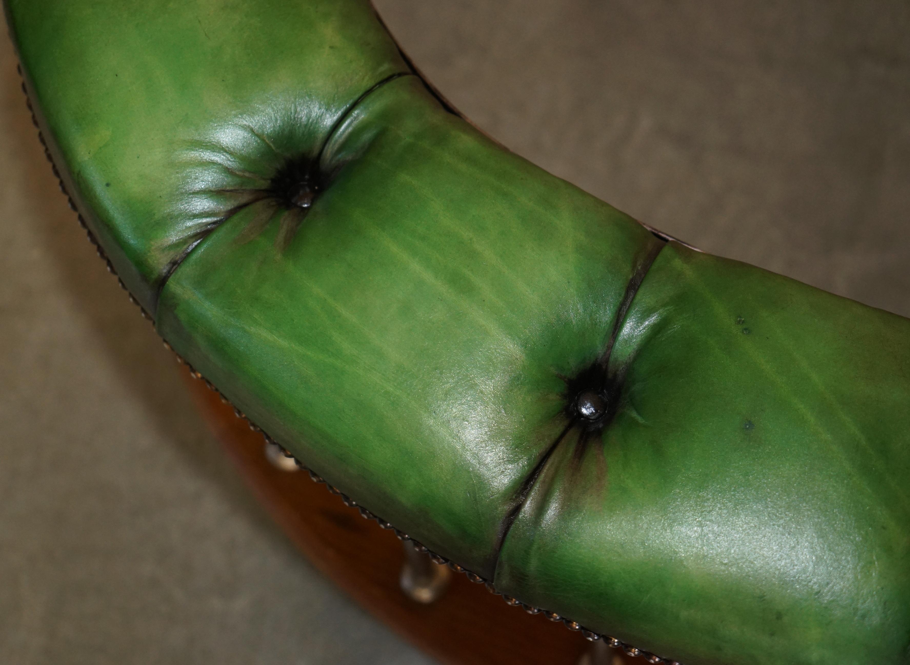 XIXe siècle ANTiQUE FIREPLACE CLUB FENDER CHESTERFIELD VICTORIAN RESTORED DEMI LUNE FIREPLACE en vente