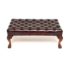 Reposapiés antiguo de cuero estilo Chippendale