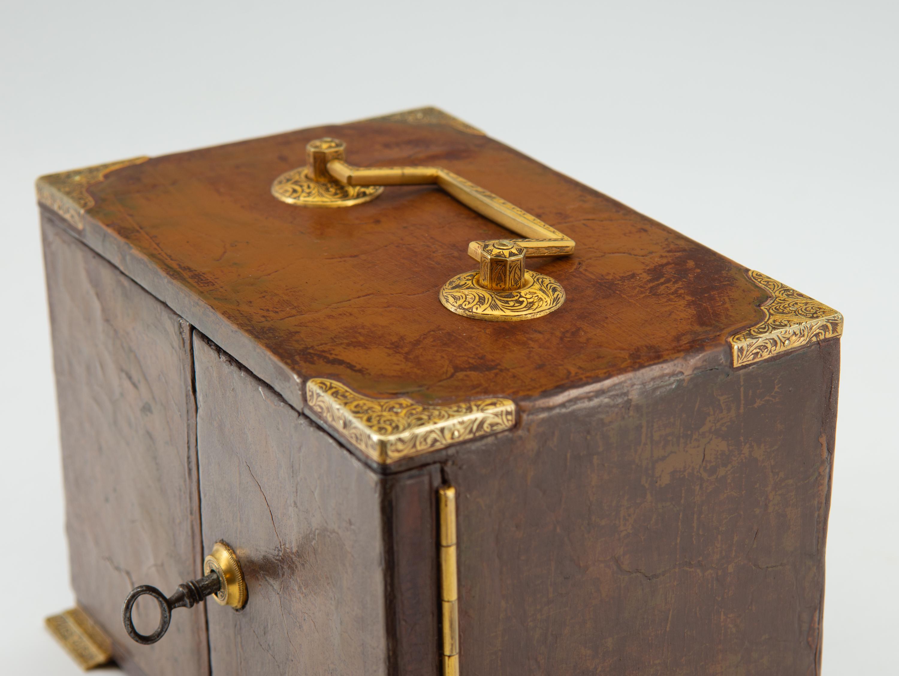 Victorian Antique Leather & Decorative Gilt Metal Table Top Travelling Chest Bramah Lock For Sale