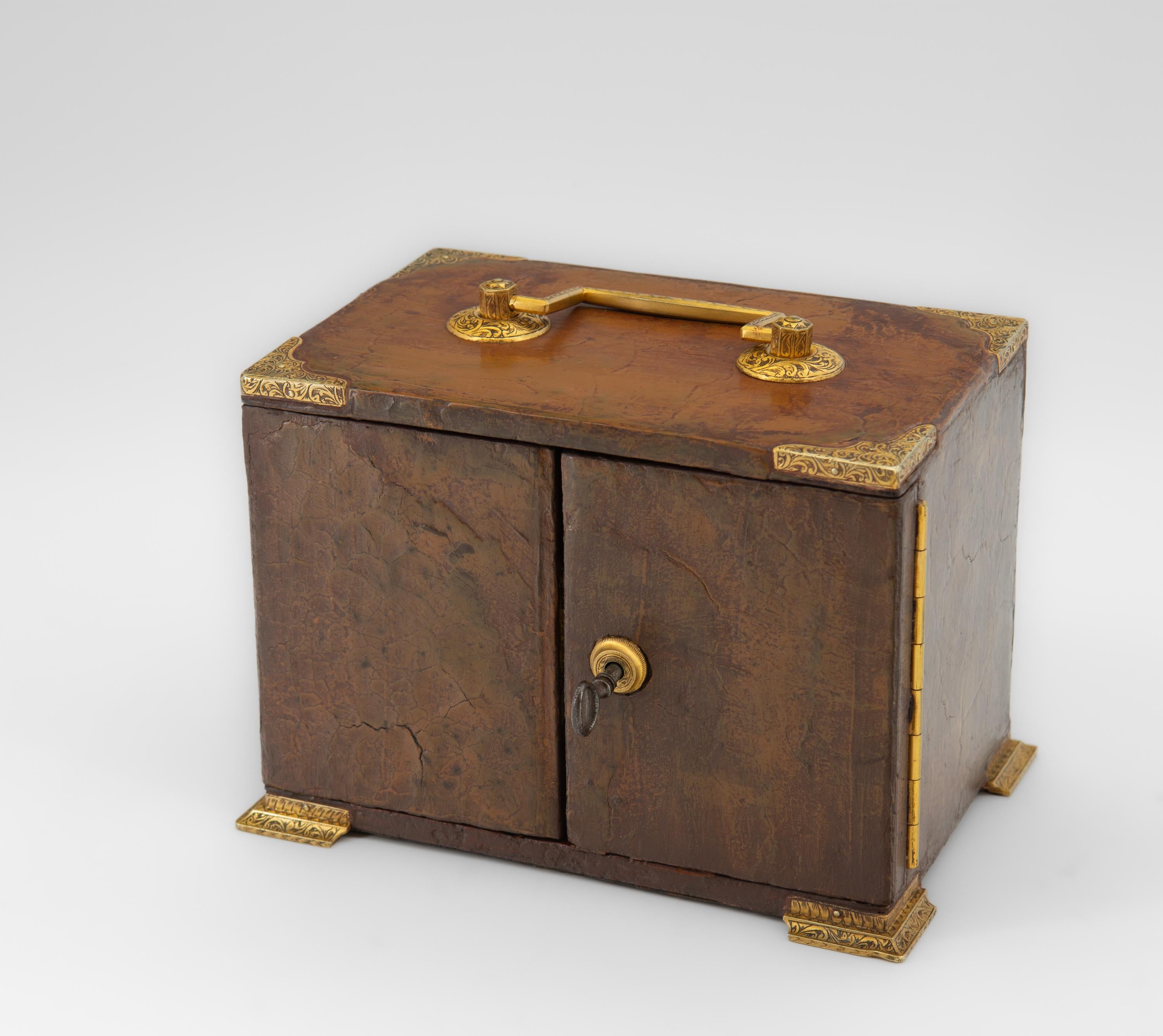 British Antique Leather & Decorative Gilt Metal Table Top Travelling Chest Bramah Lock For Sale