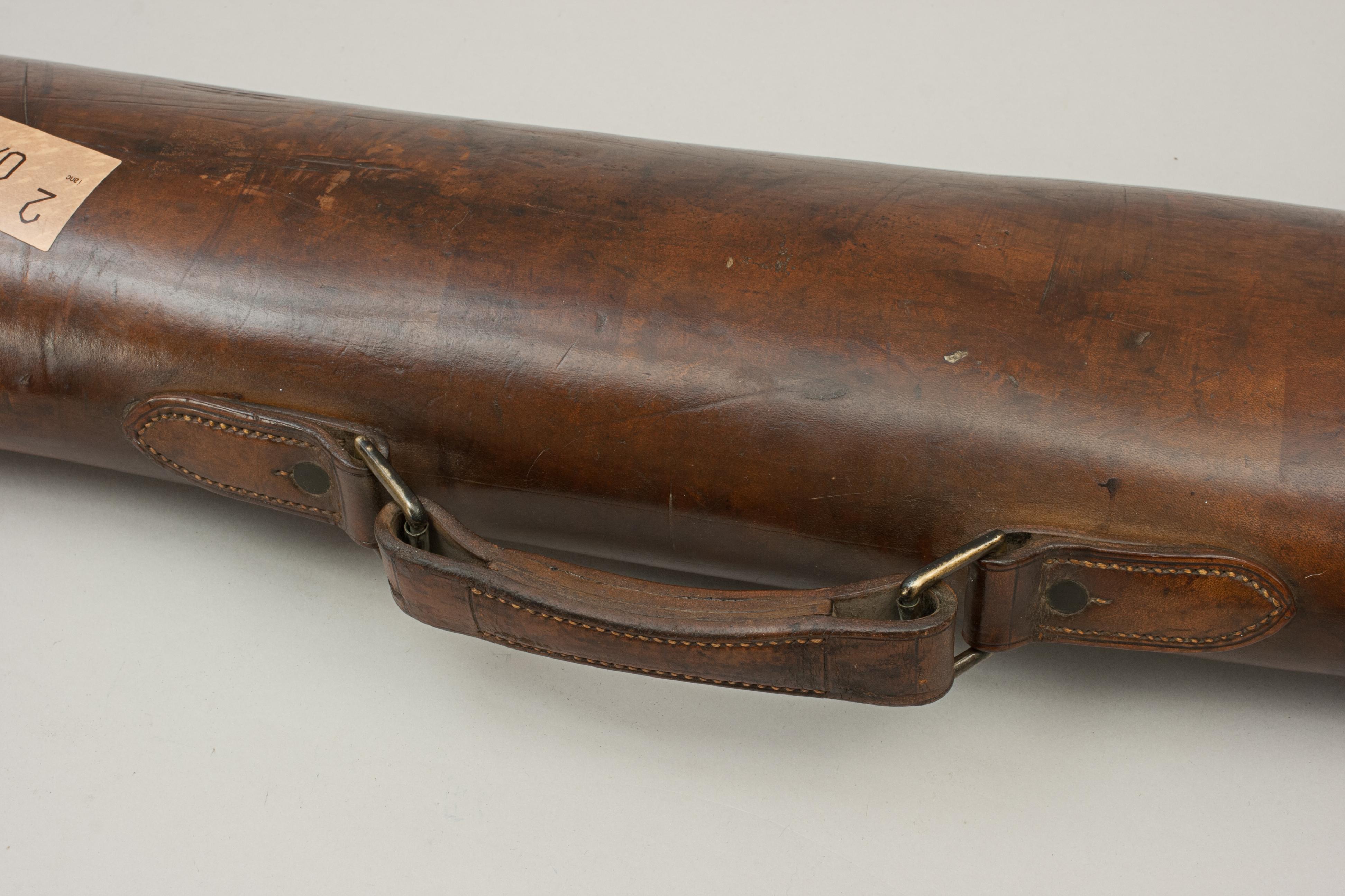 Antique Leather Fishing Rod Case for Salmon Rods In Good Condition In Oxfordshire, GB