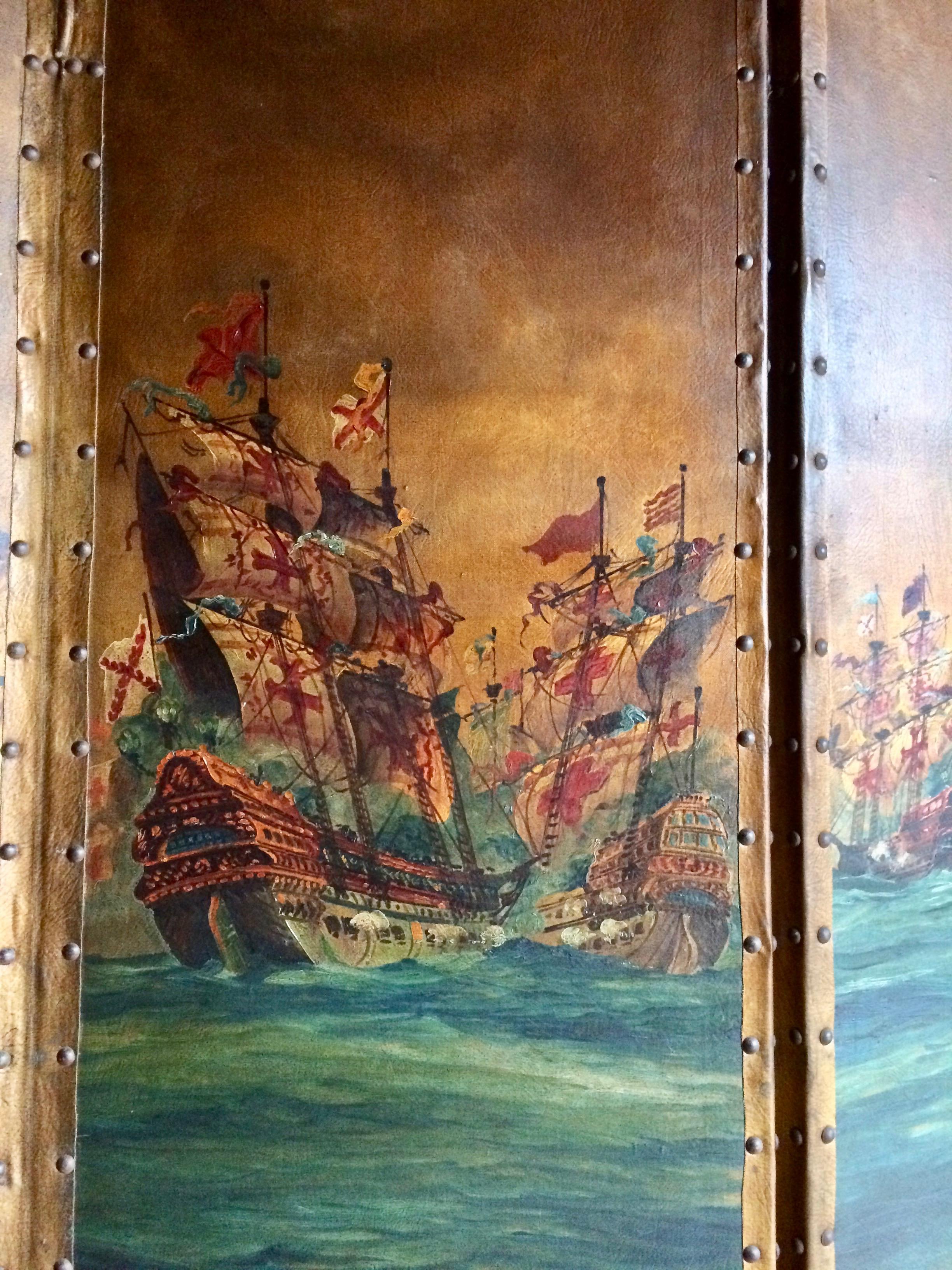 Début du 20ème siècle Paravent ancien en cuir à quatre volets peint à la main:: intérêt naval:: début du 20ème siècle