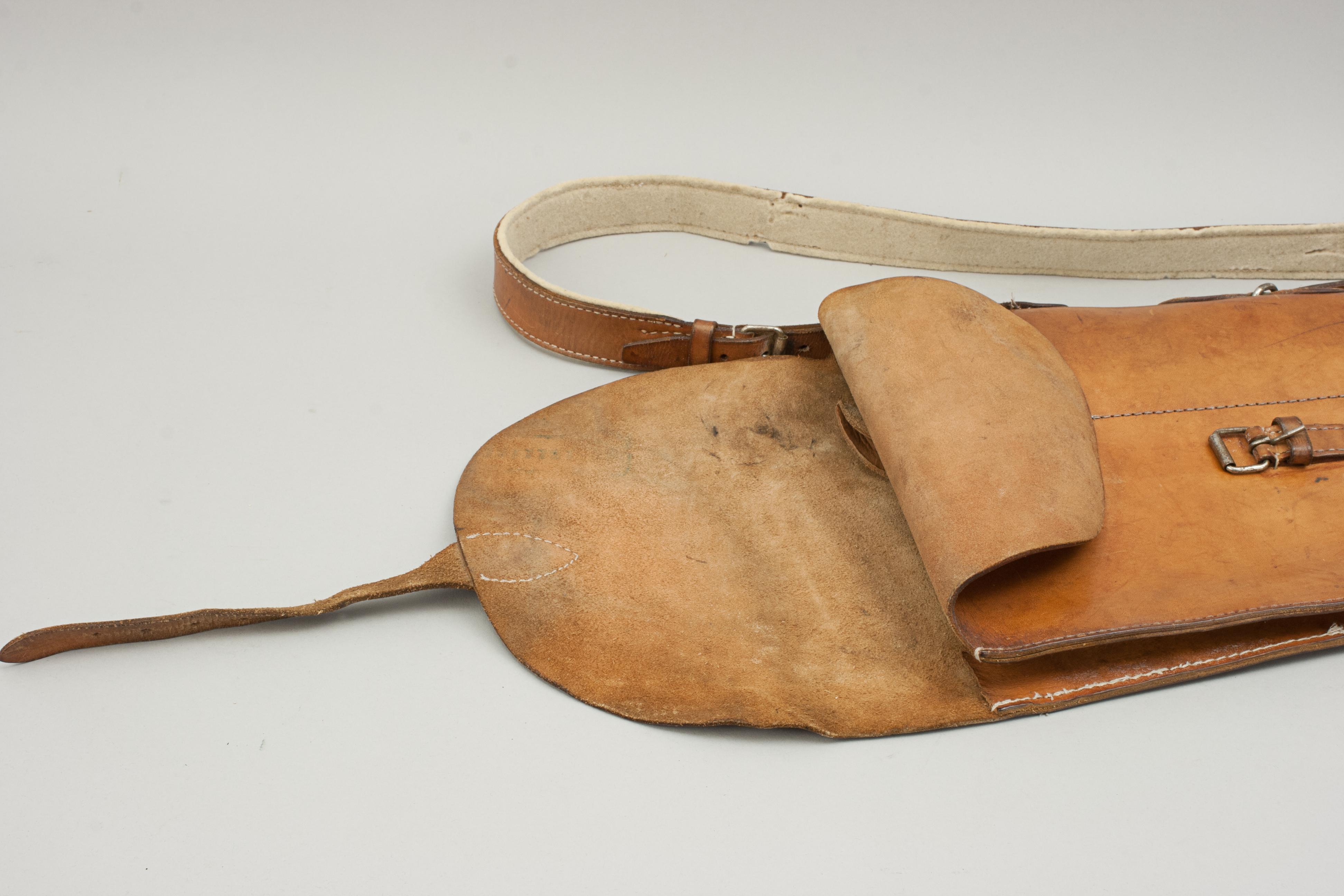 Antique Leather Gun Case, Leg of Mutton In Good Condition In Oxfordshire, GB