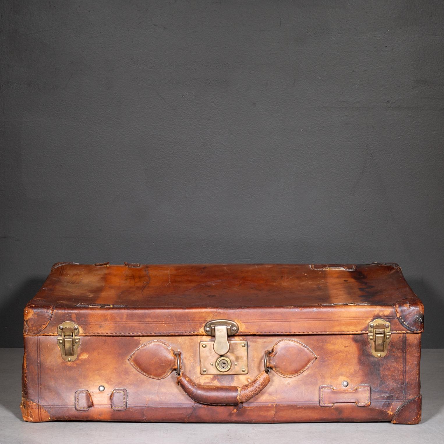 20ième siècle Bagages anciens en cuir avec étiquette de voyage italienne originale c.1920 en vente