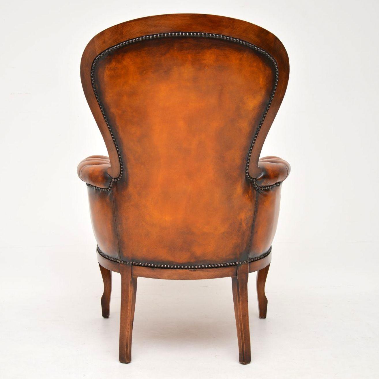 Antique Leather and Mahogany Spoon Back Armchair In Good Condition In London, GB