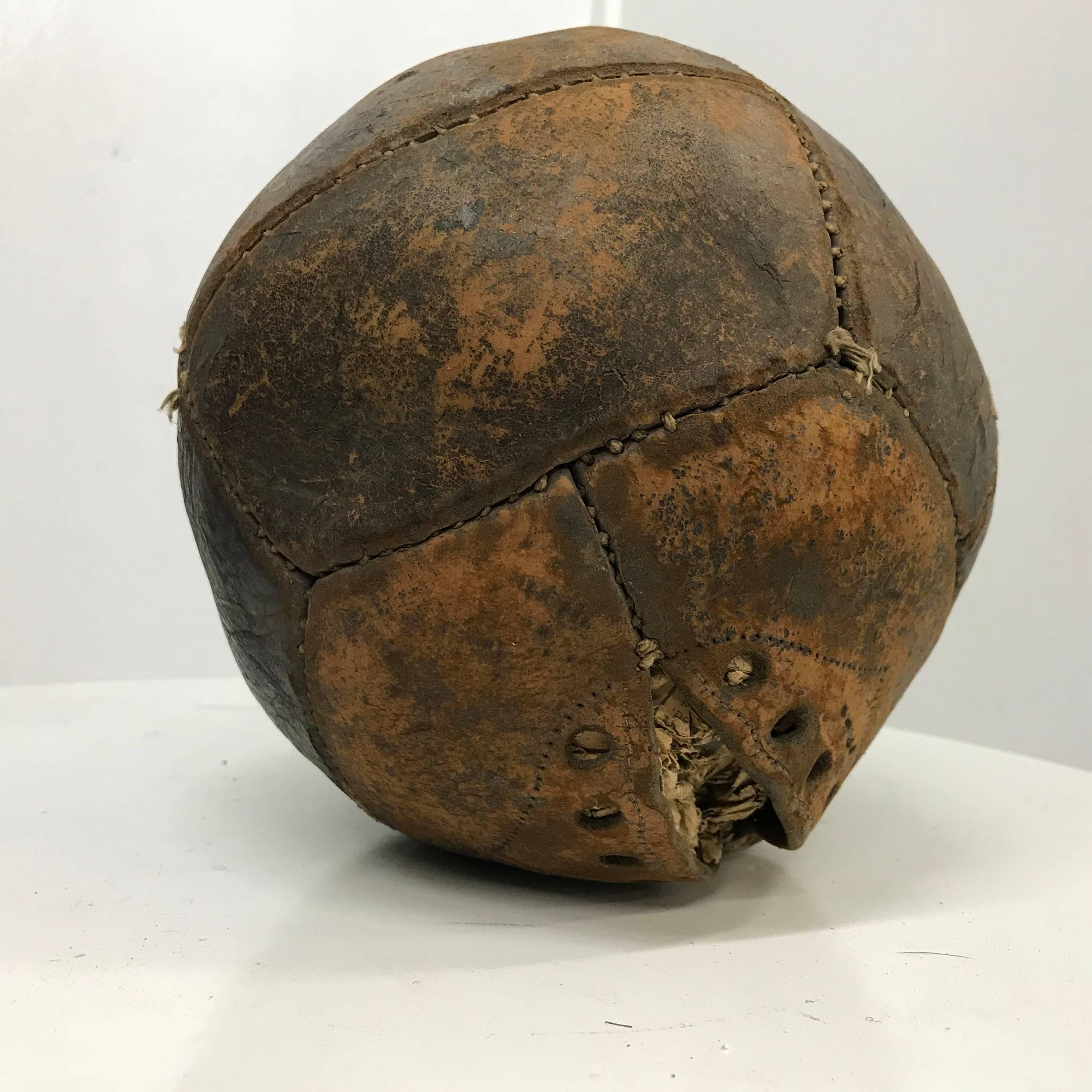 For your consideration a vintage medicine ball in leather with original vintage patina.


Measures: Dimensions: 7
