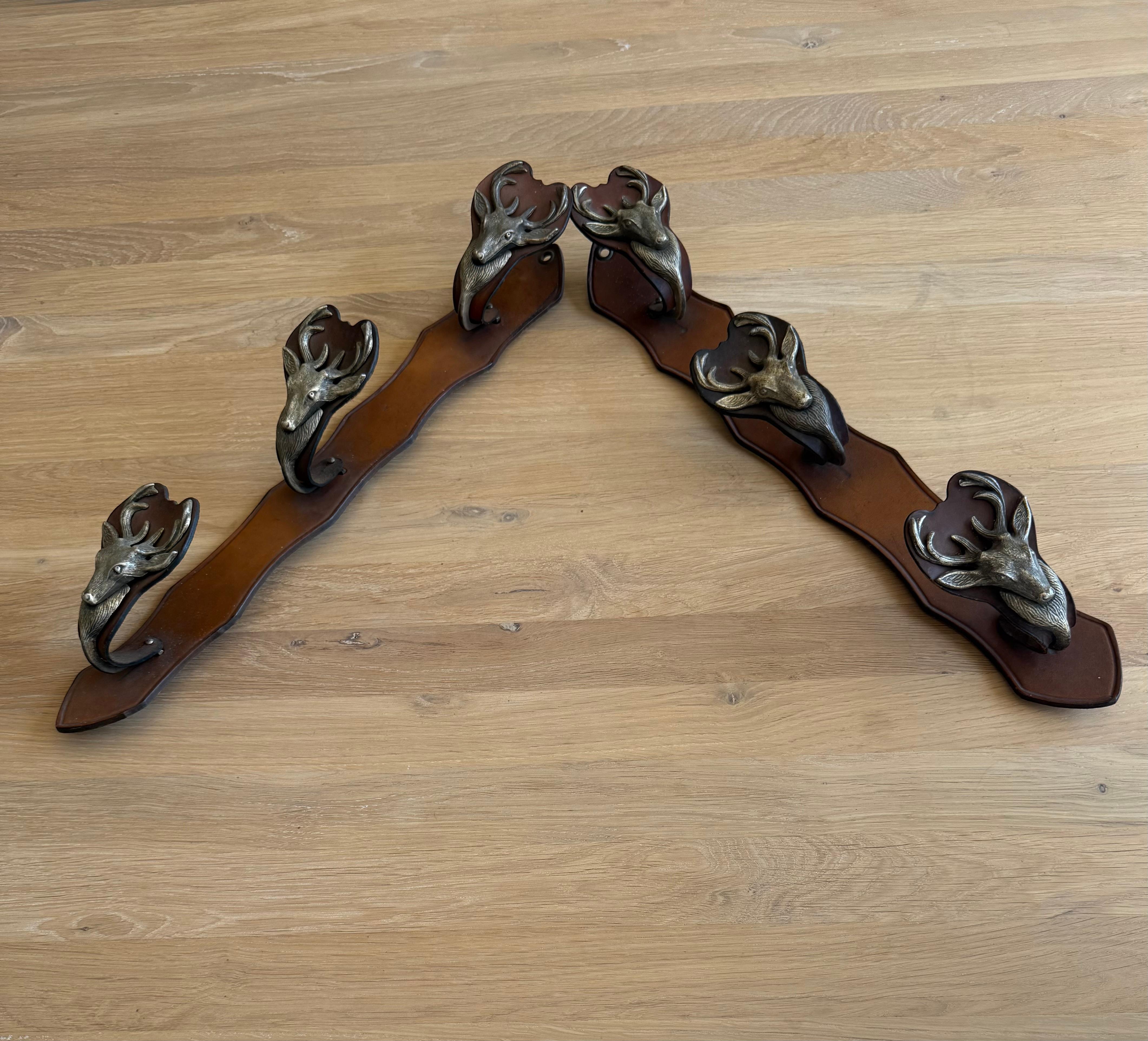 Antiker Rifle Rack aus Leder und Metall, wandmontiertes Gewehrregal mit Hirschhüllen im Angebot 9