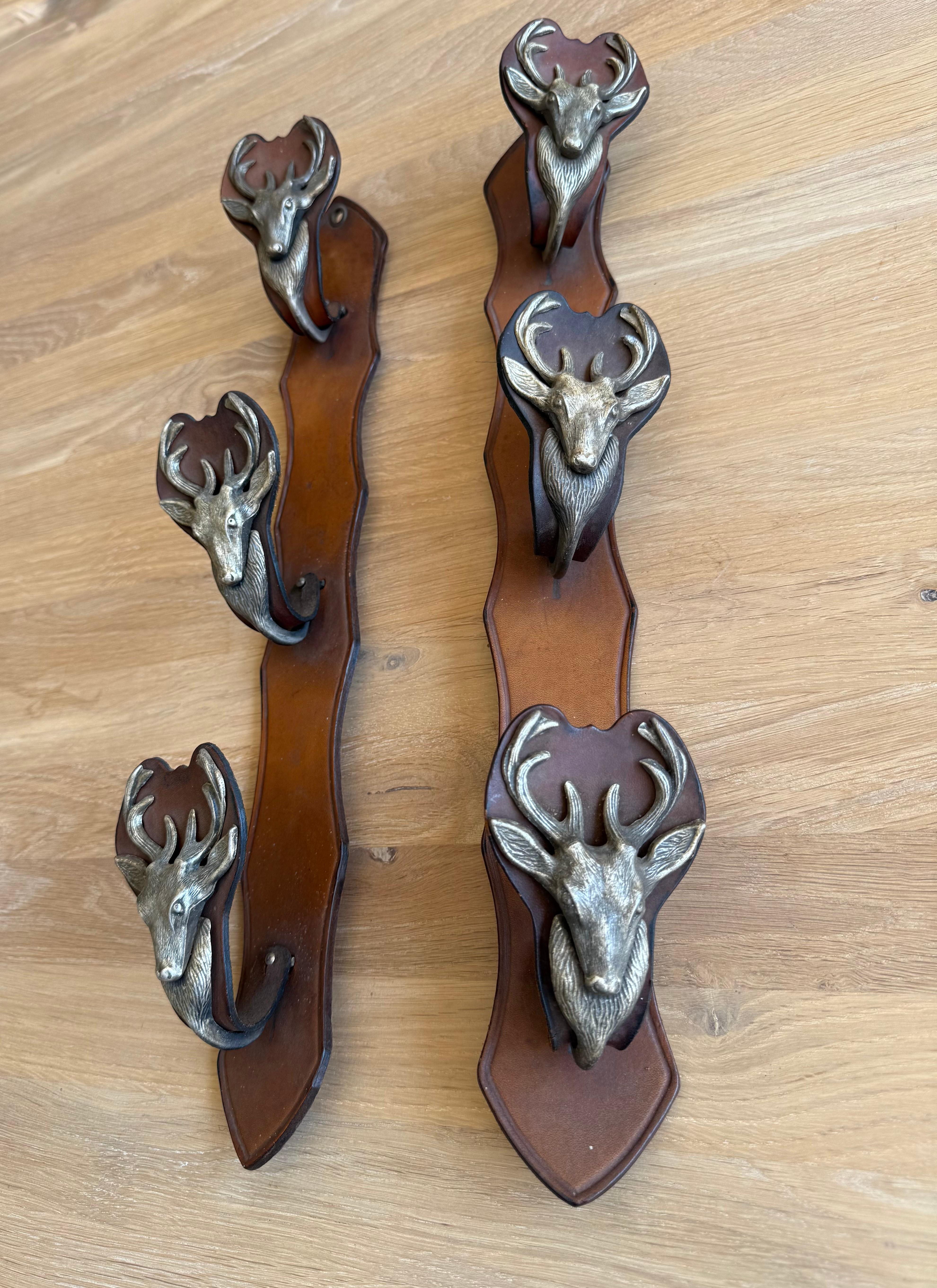 Antiker Rifle Rack aus Leder und Metall, wandmontiertes Gewehrregal mit Hirschhüllen im Angebot 2