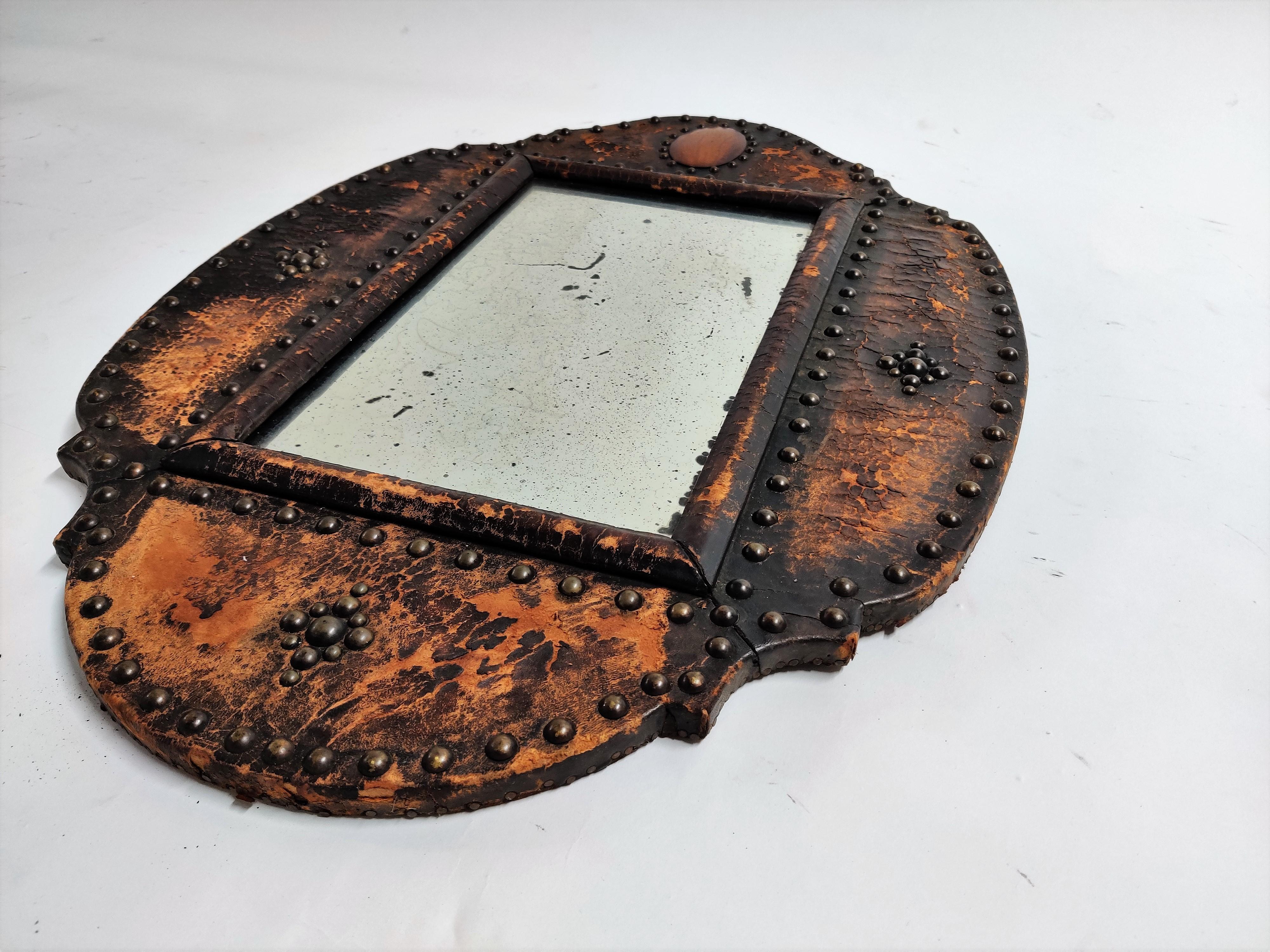 Antique Leather Mirror In Distressed Condition In HEVERLEE, BE