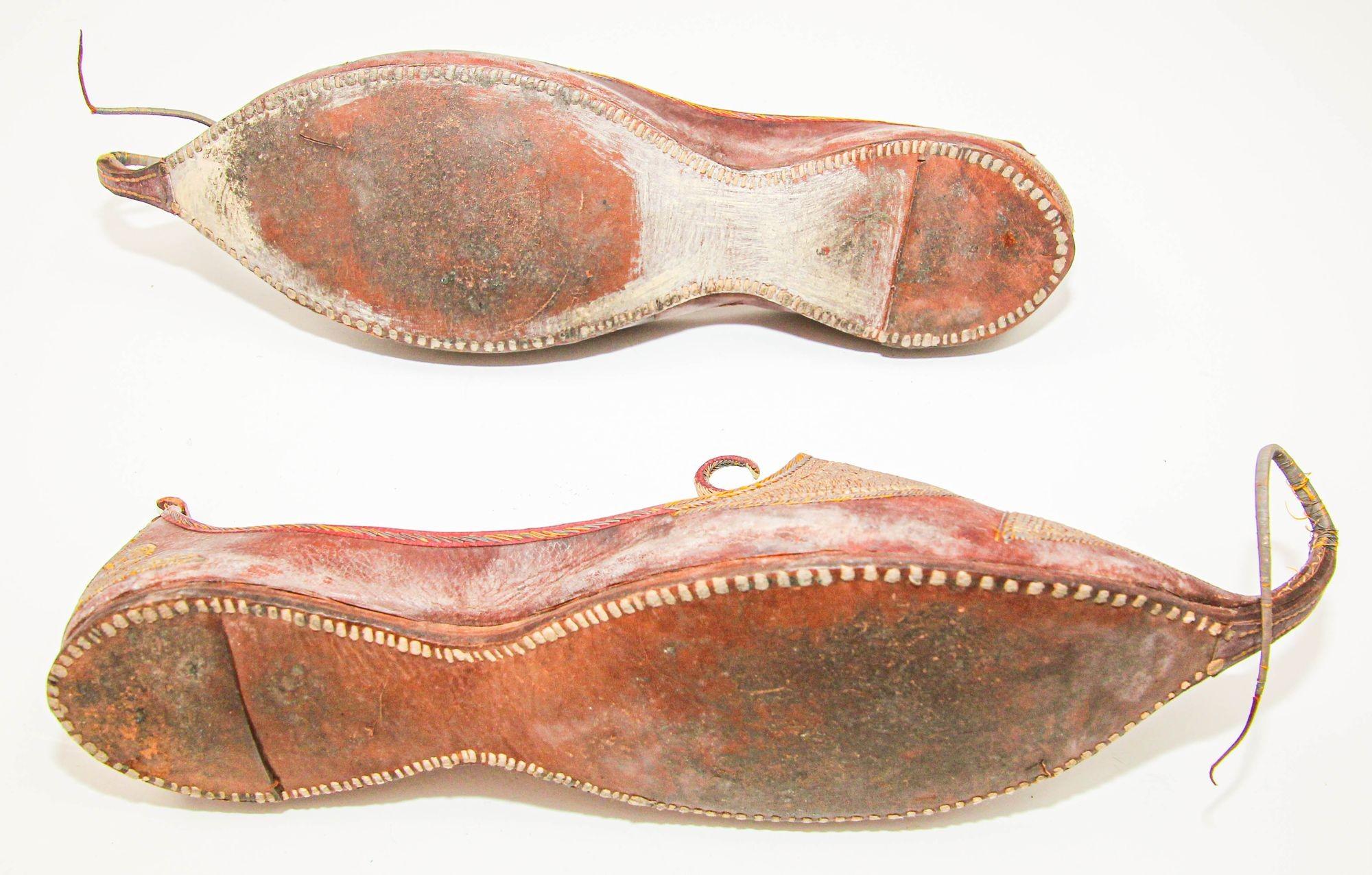 Antique Leather Mughal Raj Ottoman Moorish Shoes Gold Embroidered For Sale 2