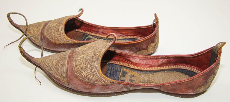 Antique Leather Mughal Raj Ottoman Moorish Shoes Gold Embroidered For Sale at 1stDibs curly toe shoes curled shoes curled toe shoes