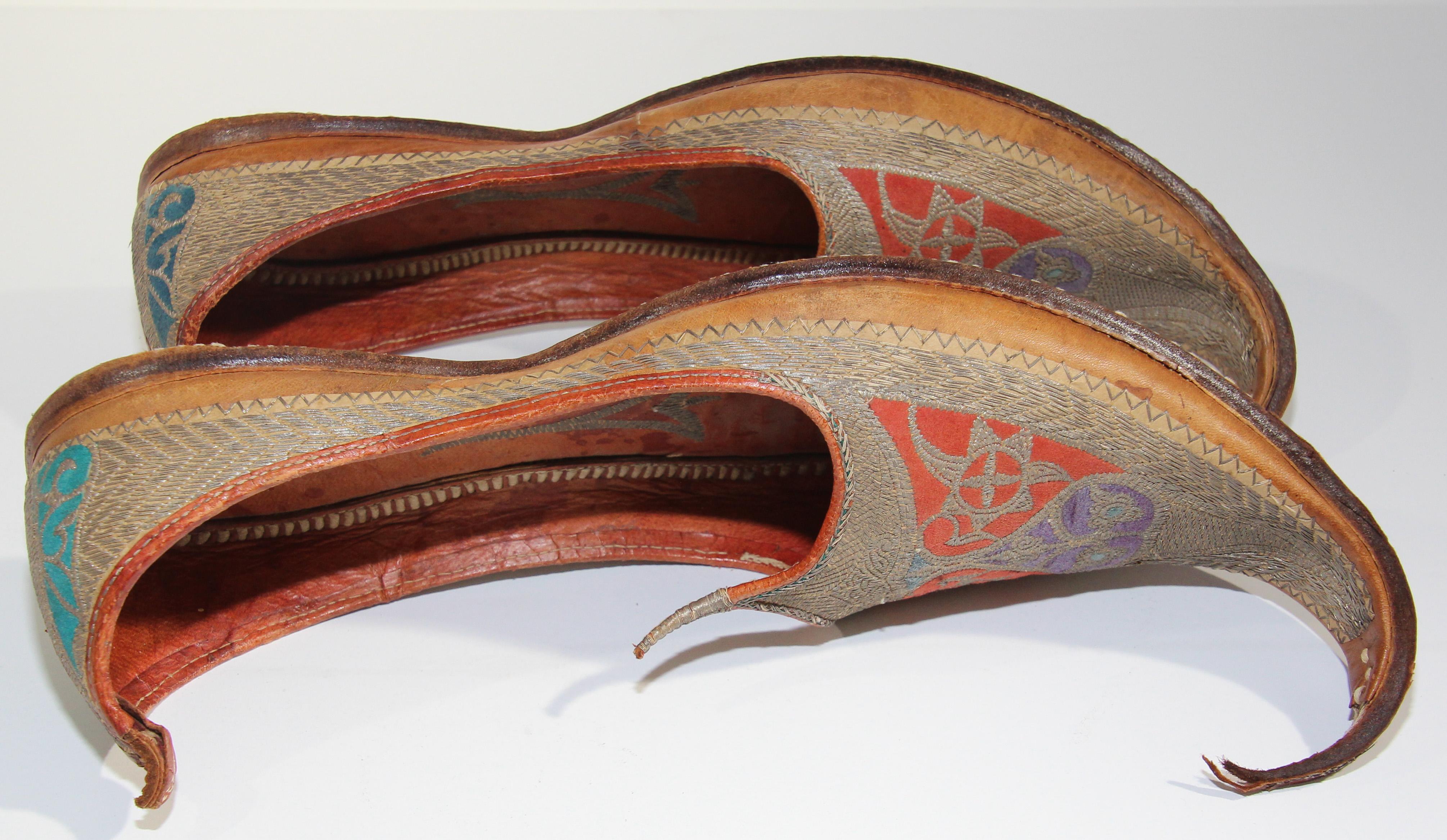 Antique Leather Mughal Shoes with Gold Embroidered For Sale 3
