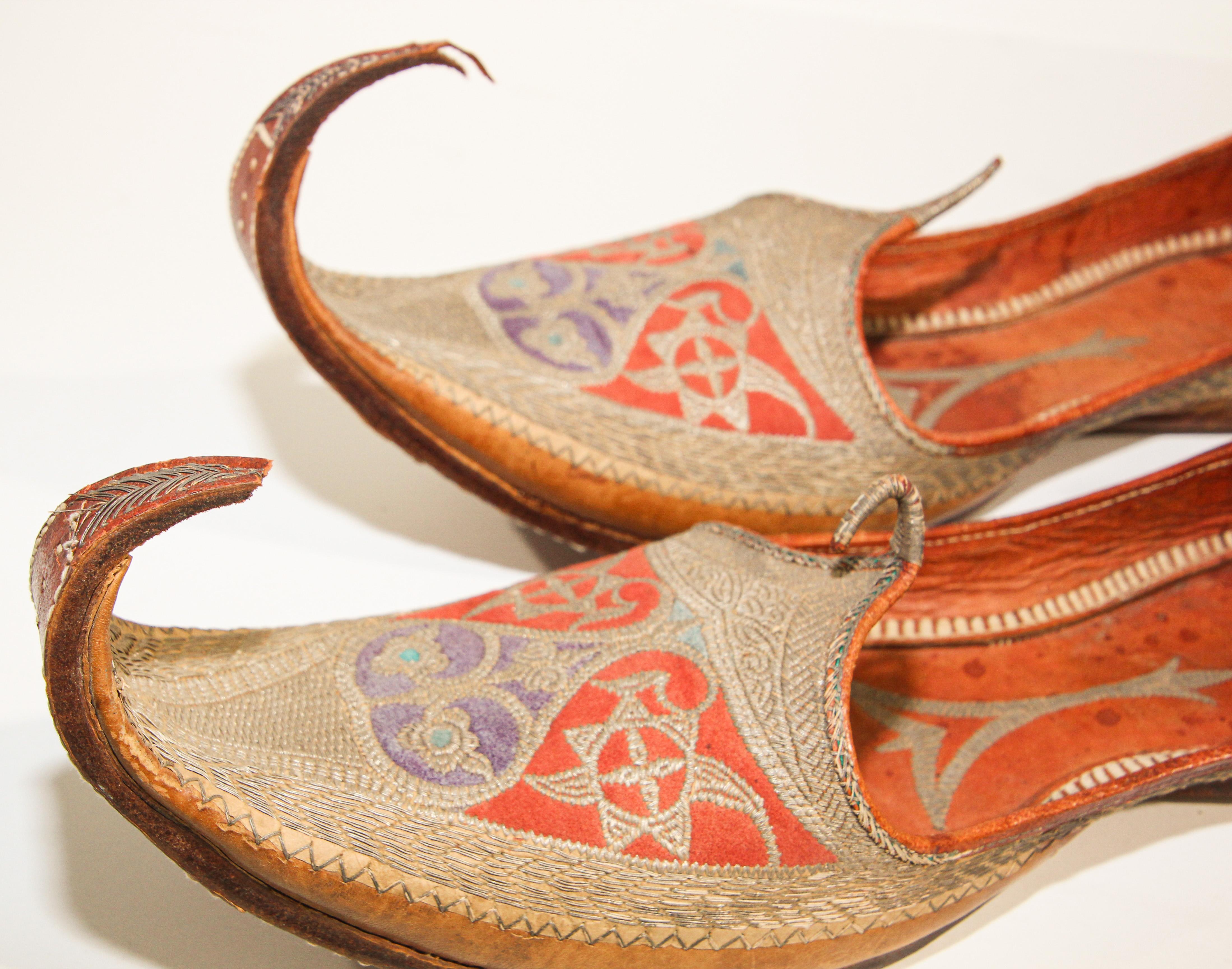 Antique Leather Mughal Shoes with Gold Embroidered For Sale 6