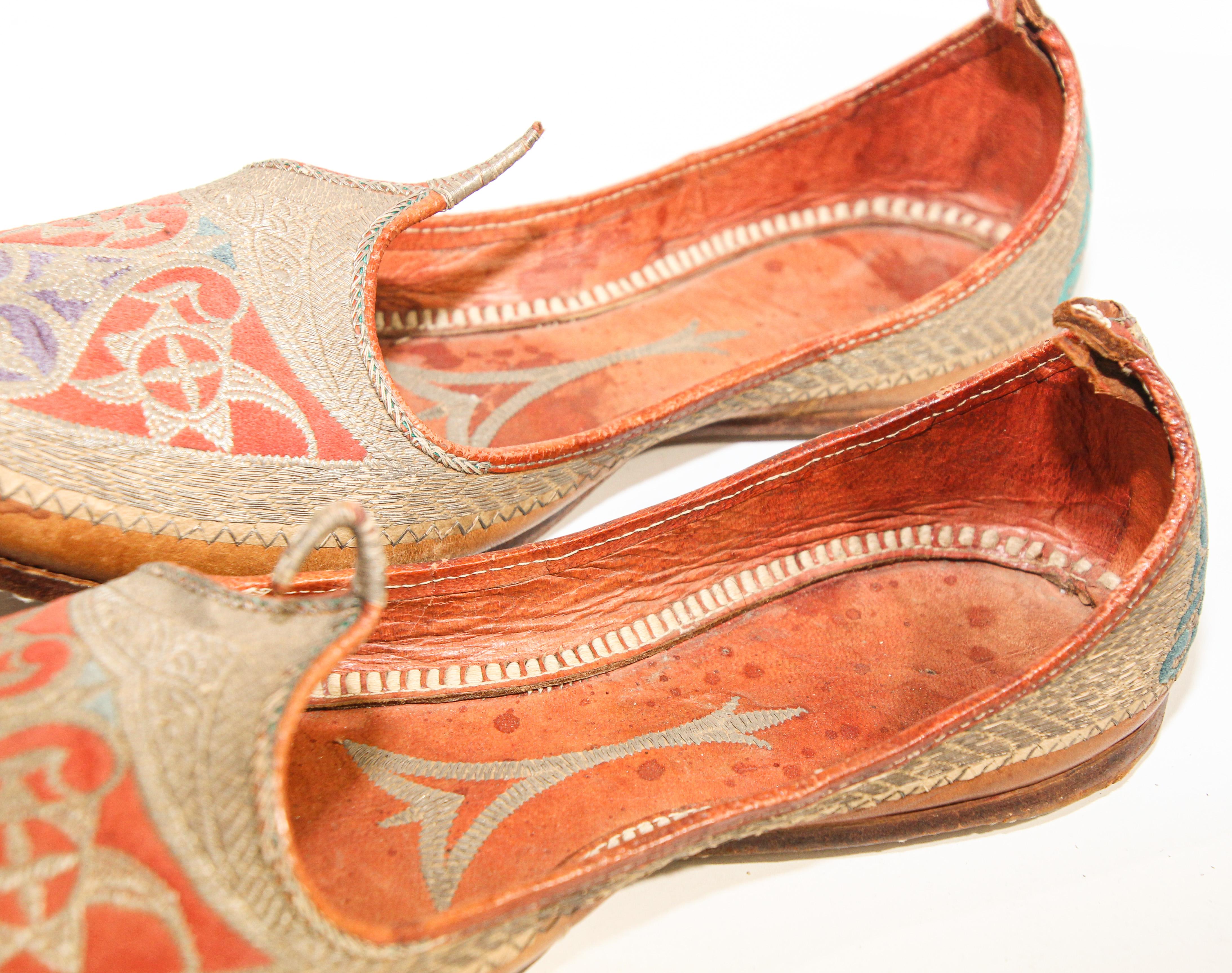 Antique Leather Mughal Shoes with Gold Embroidered For Sale 7