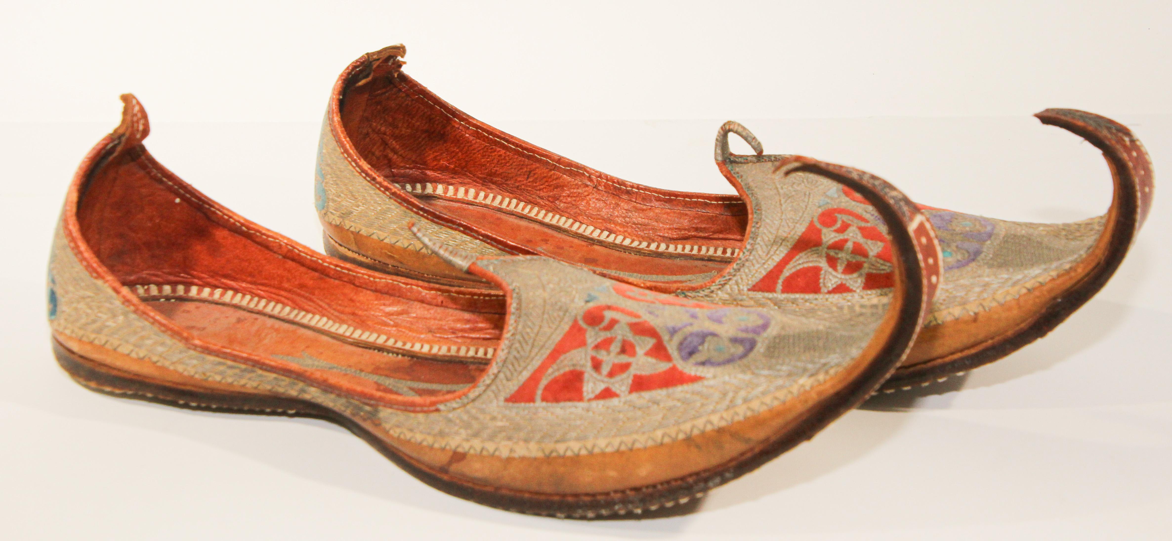 Antique Leather Mughal Shoes with Gold Embroidered For Sale 8