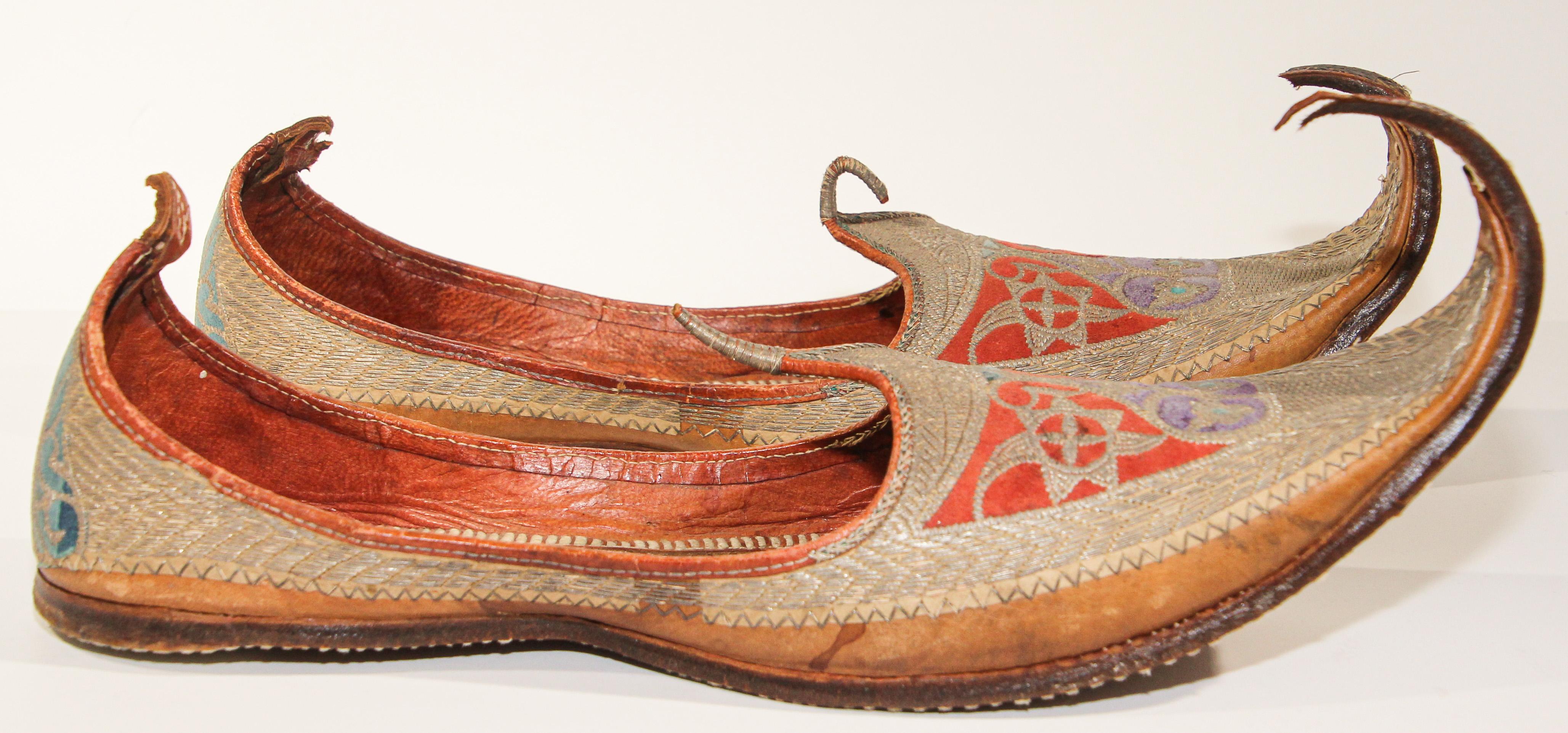 Hand-Crafted Antique Leather Mughal Shoes with Gold Embroidered For Sale