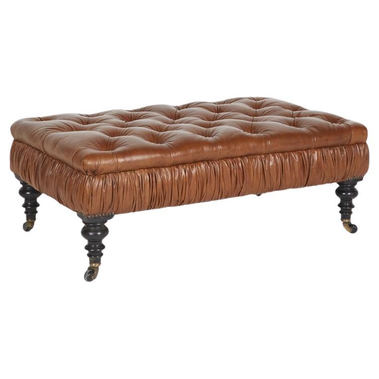 Tabouret ottoman en cuir ancien en vente