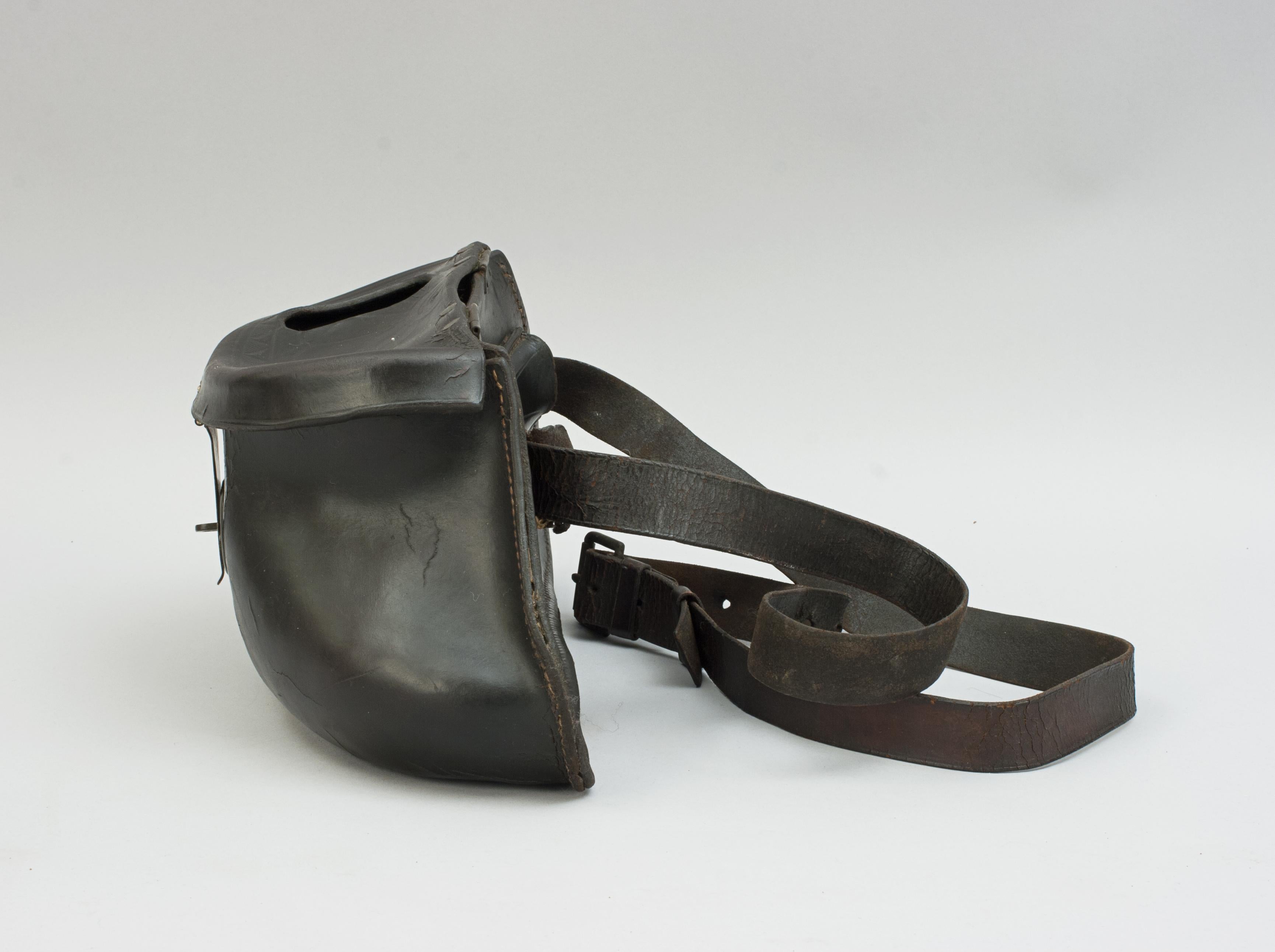 Antique Leather Pot Bellie Fishing Creel In Good Condition For Sale In Oxfordshire, GB