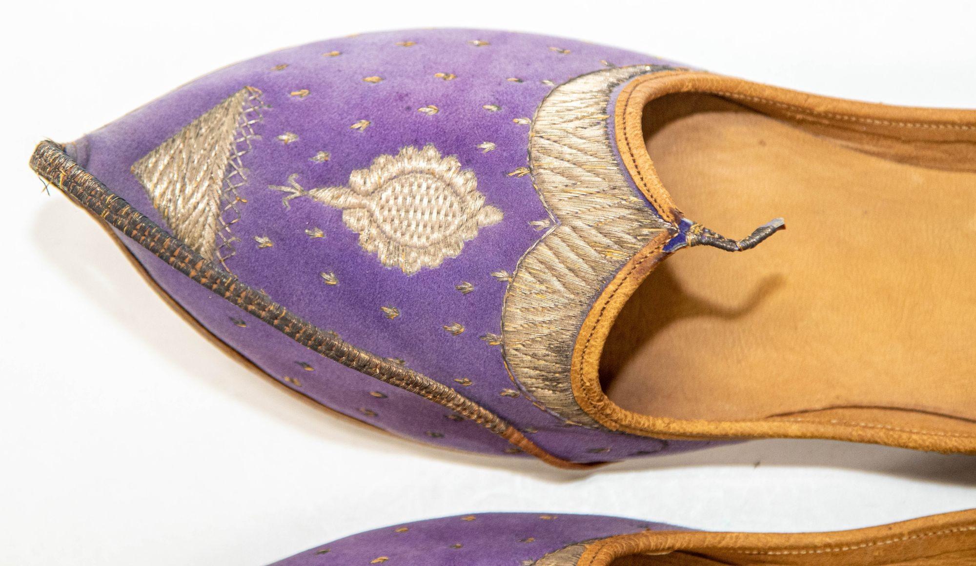 Antique Leather Purple Velvet Suede Mughal Raj Moorish Shoes Gold Embroidered For Sale 1