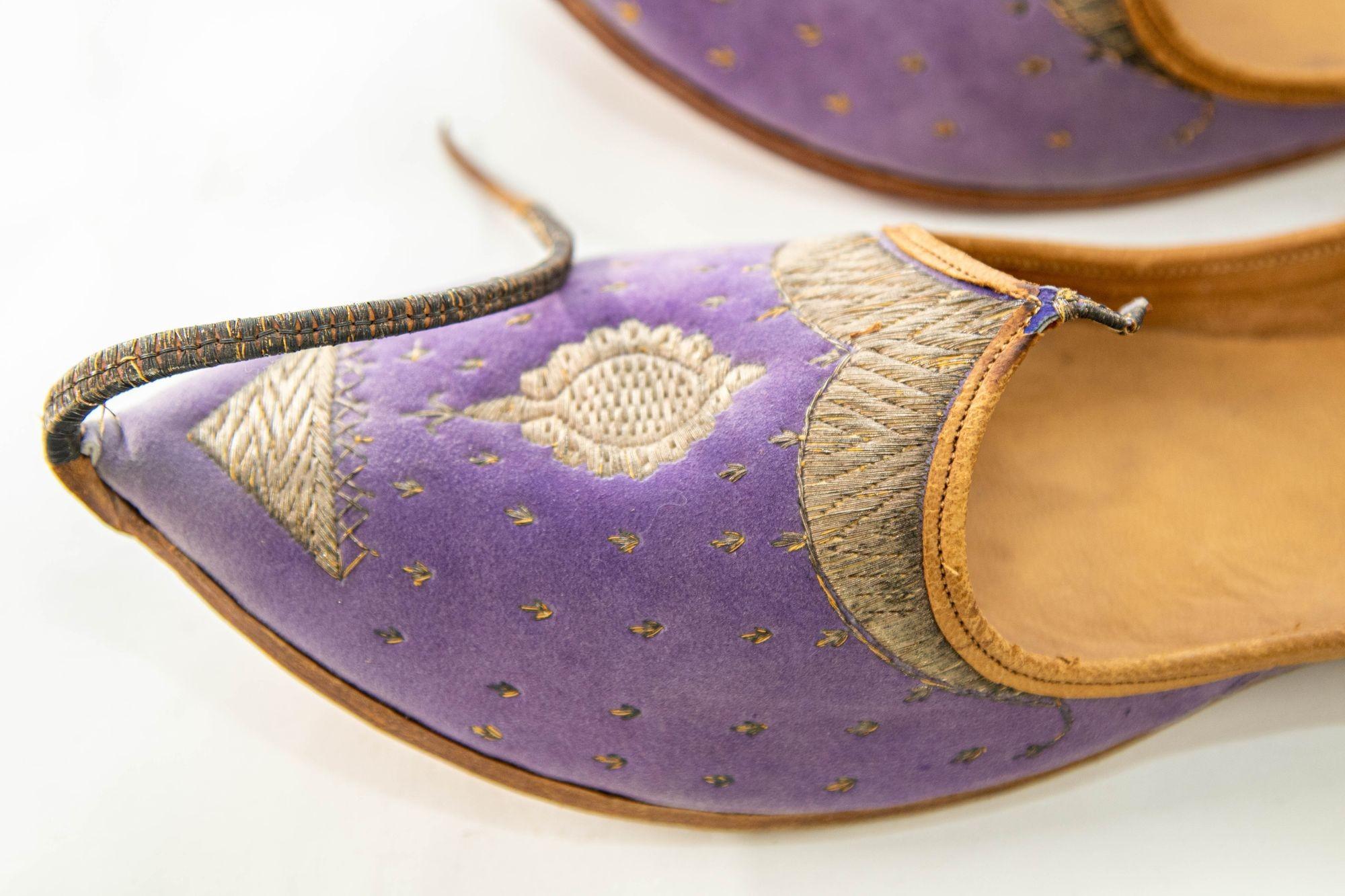 Antique Leather Purple Velvet Suede Mughal Raj Moorish Shoes Gold Embroidered For Sale 2