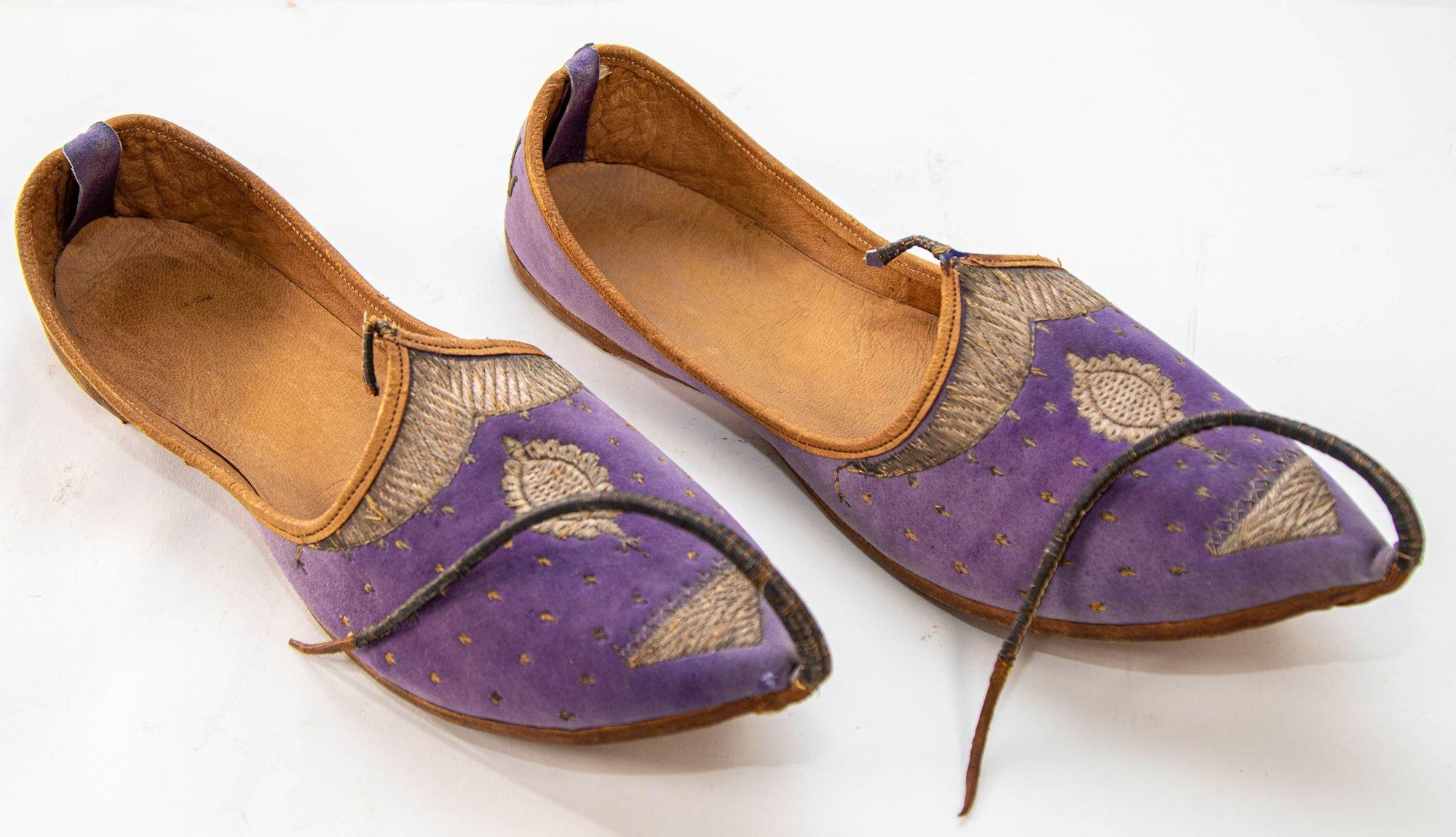 Antique Leather Purple Velvet Suede Mughal Raj Moorish Shoes Gold Embroidered For Sale 4