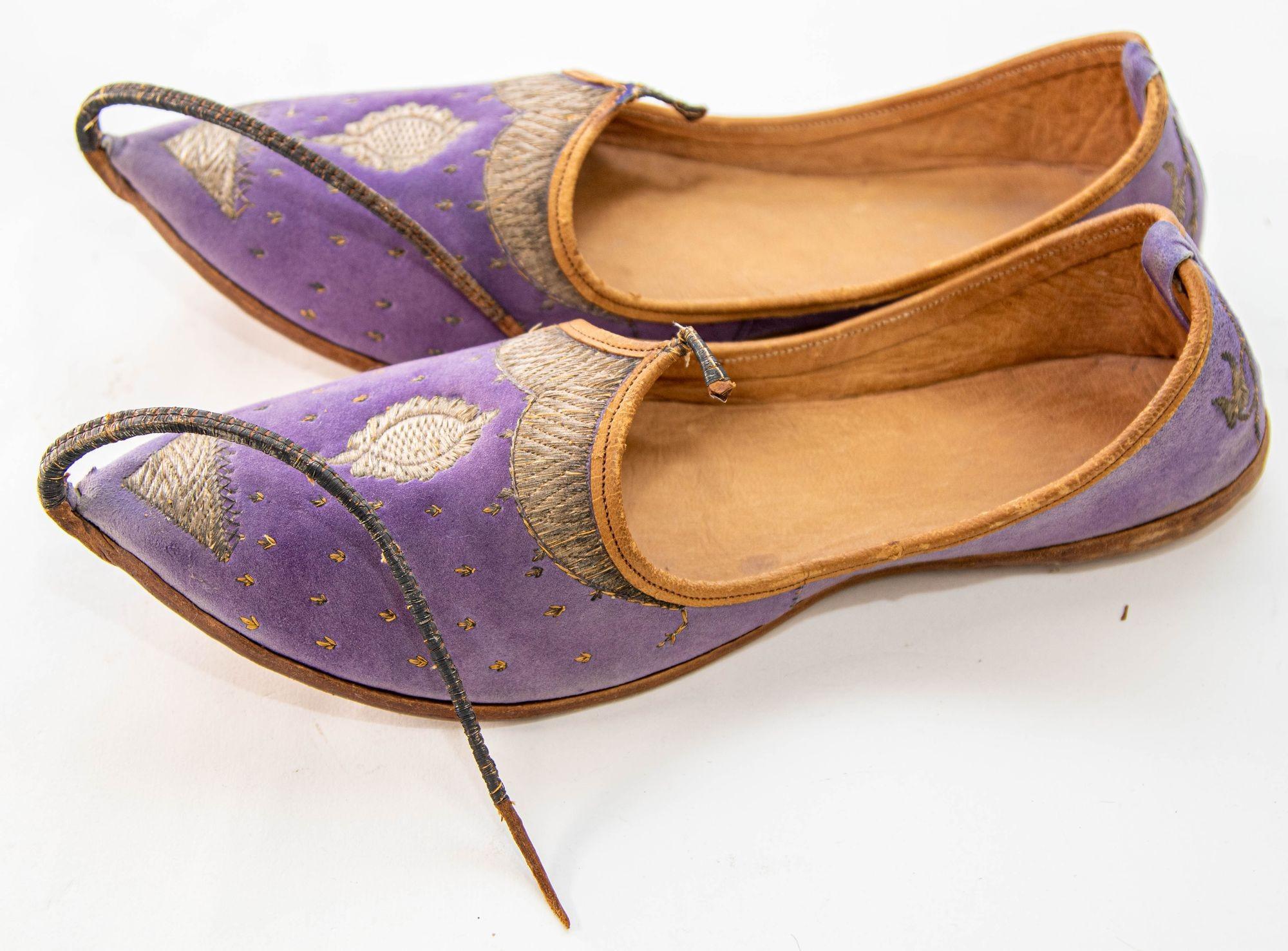 Antique Leather Purple Velvet Suede Mughal Raj Moorish Shoes Gold Embroidered For Sale 6