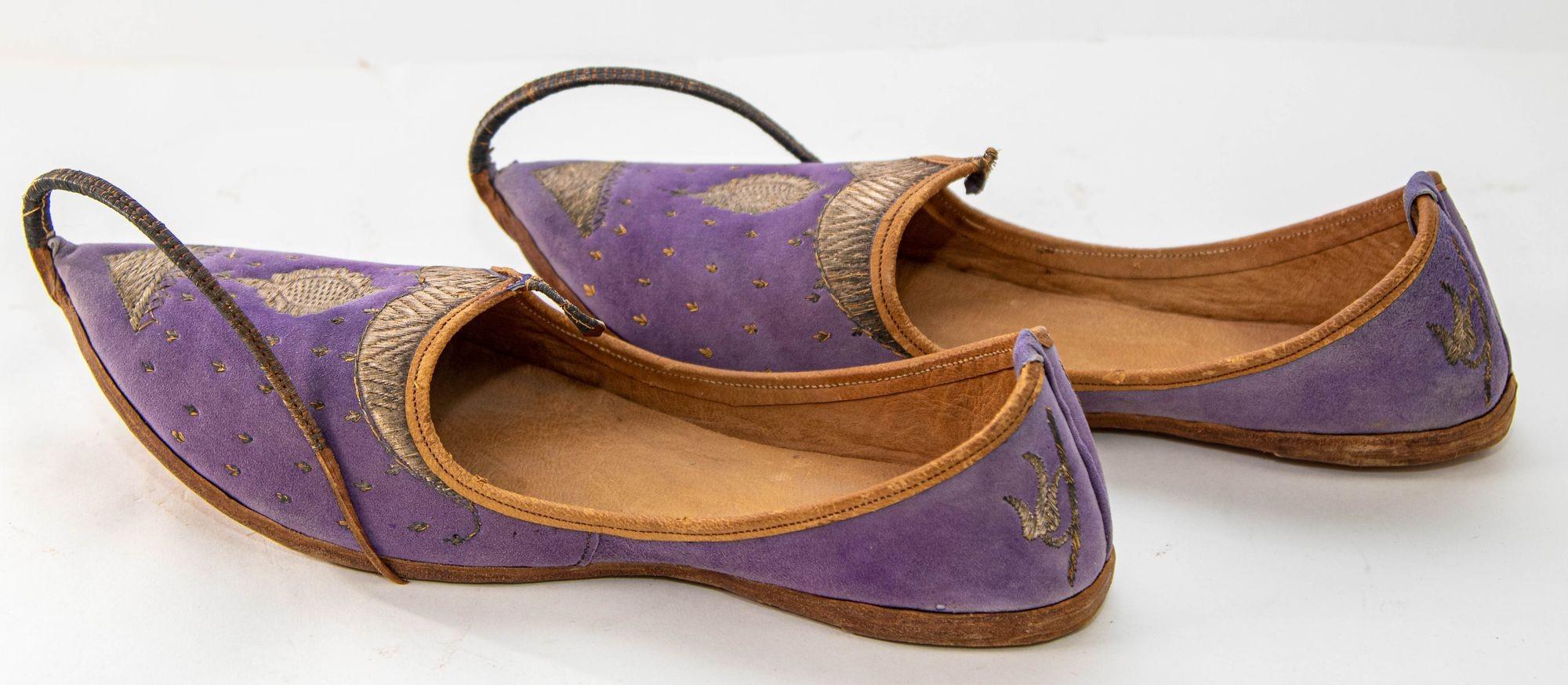 Antique Leather Purple Velvet Suede Mughal Raj Moorish Shoes Gold Embroidered For Sale 7