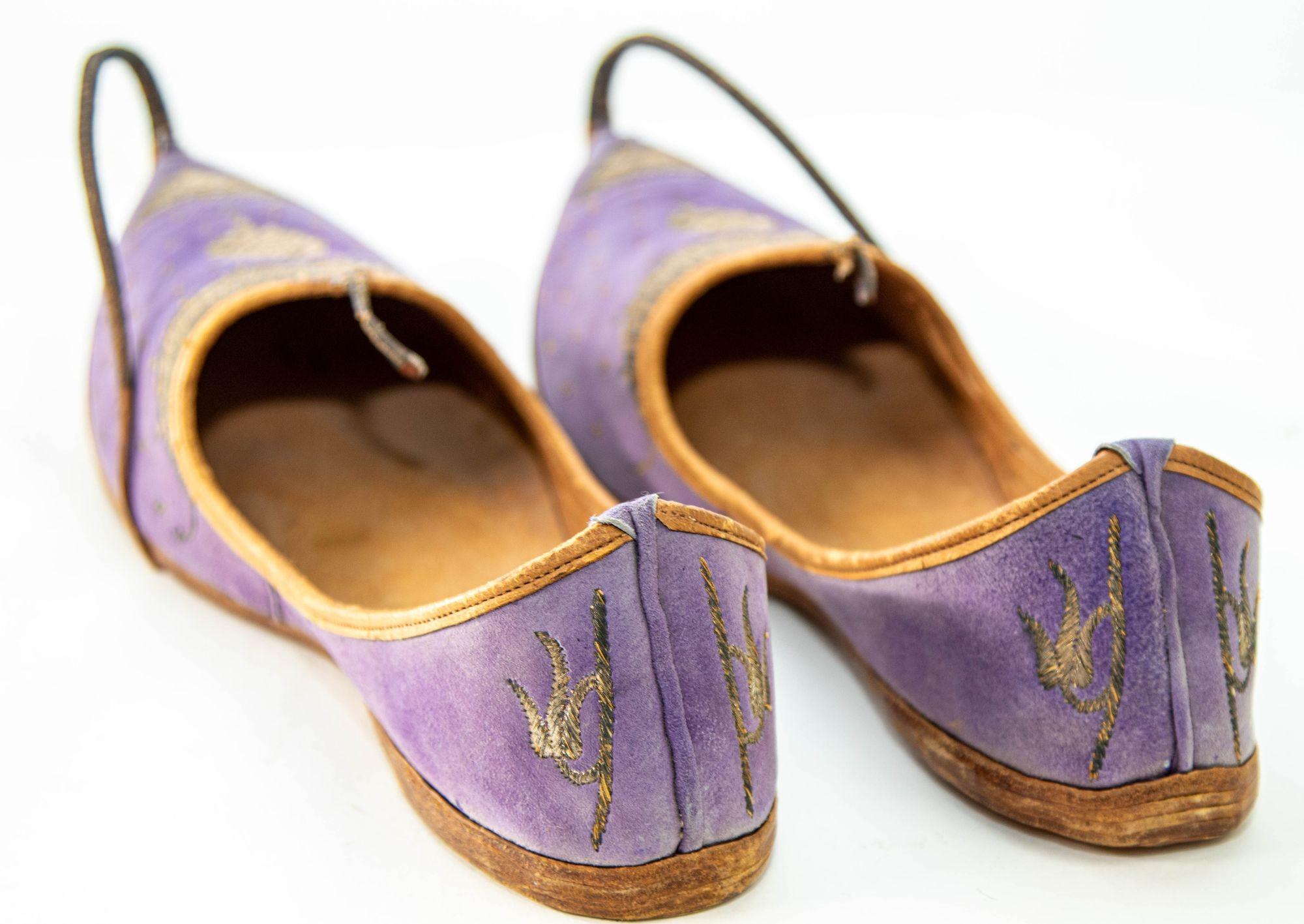 Antique Leather Purple Velvet Suede Mughal Raj Moorish Shoes Gold Embroidered For Sale 9