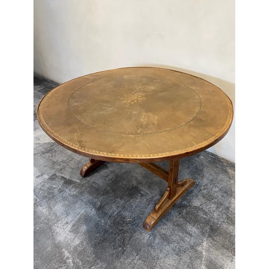 Embossé Table à vin ronde à plateau basculant en cuir d'antiquités, FR-0231 en vente